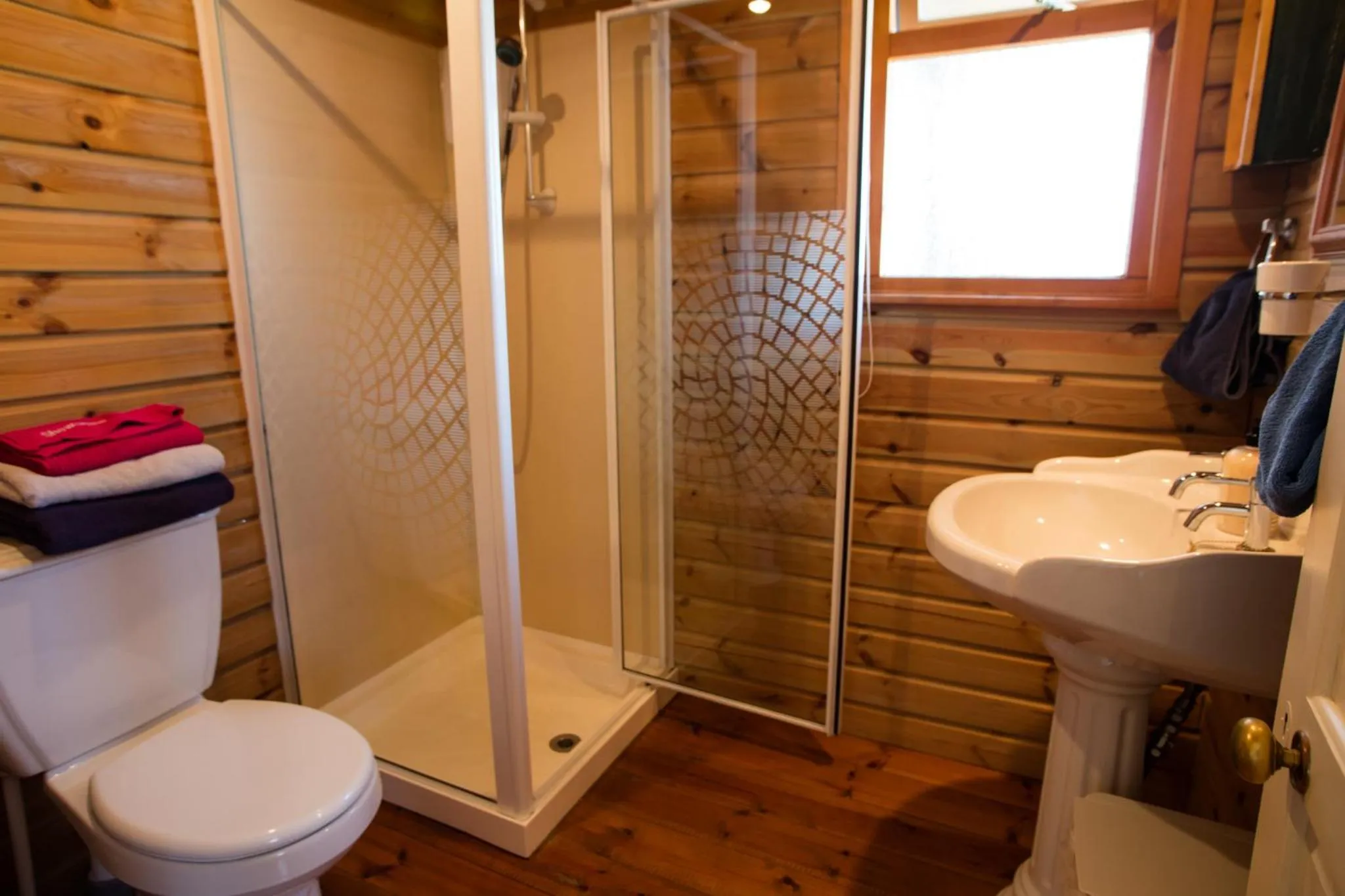 Shower in Heatherbell Cottage Guest Accommodation