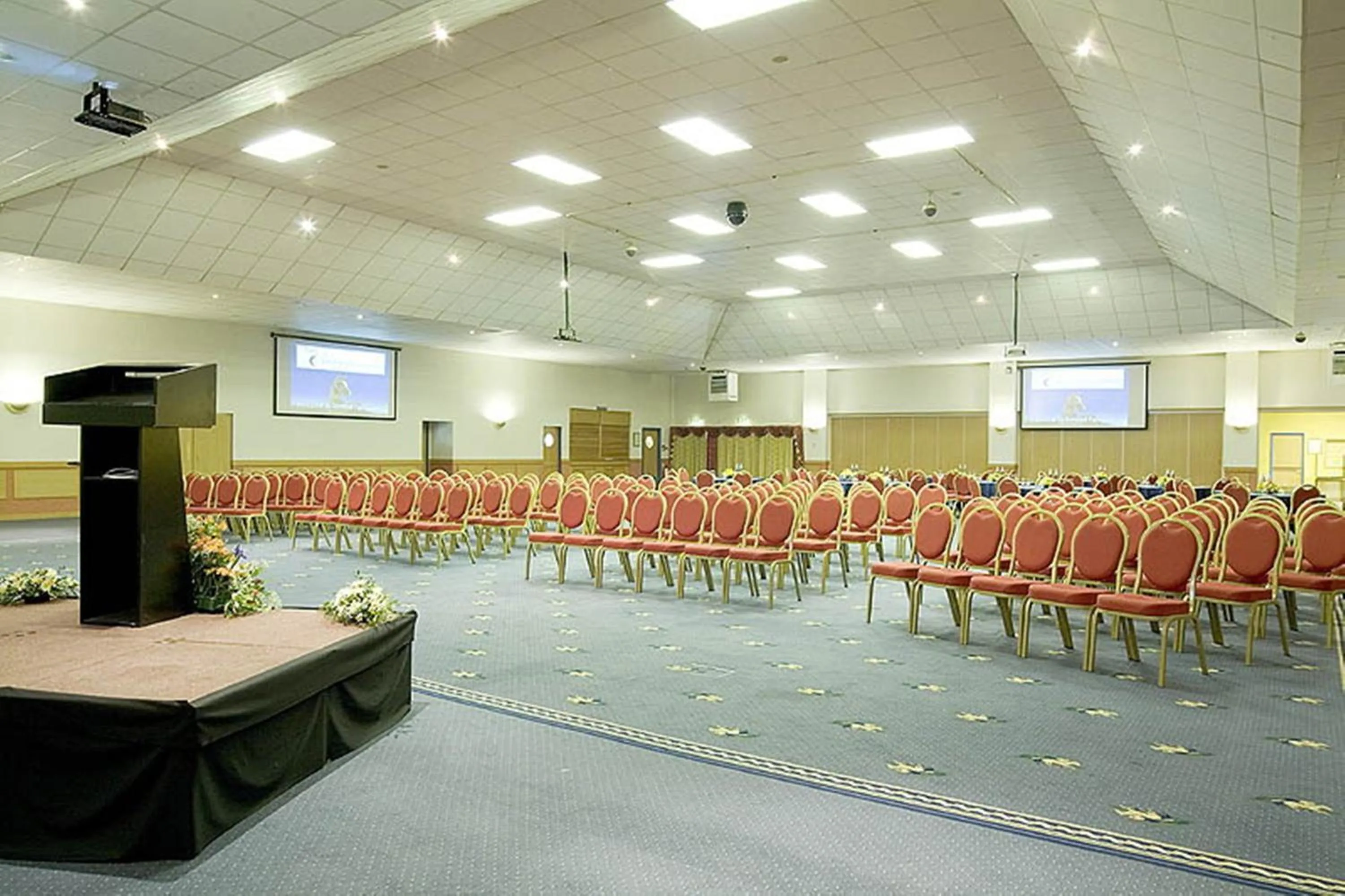 Meeting/conference room in Holiday Inn Wolverhampton - Racecourse by IHG
