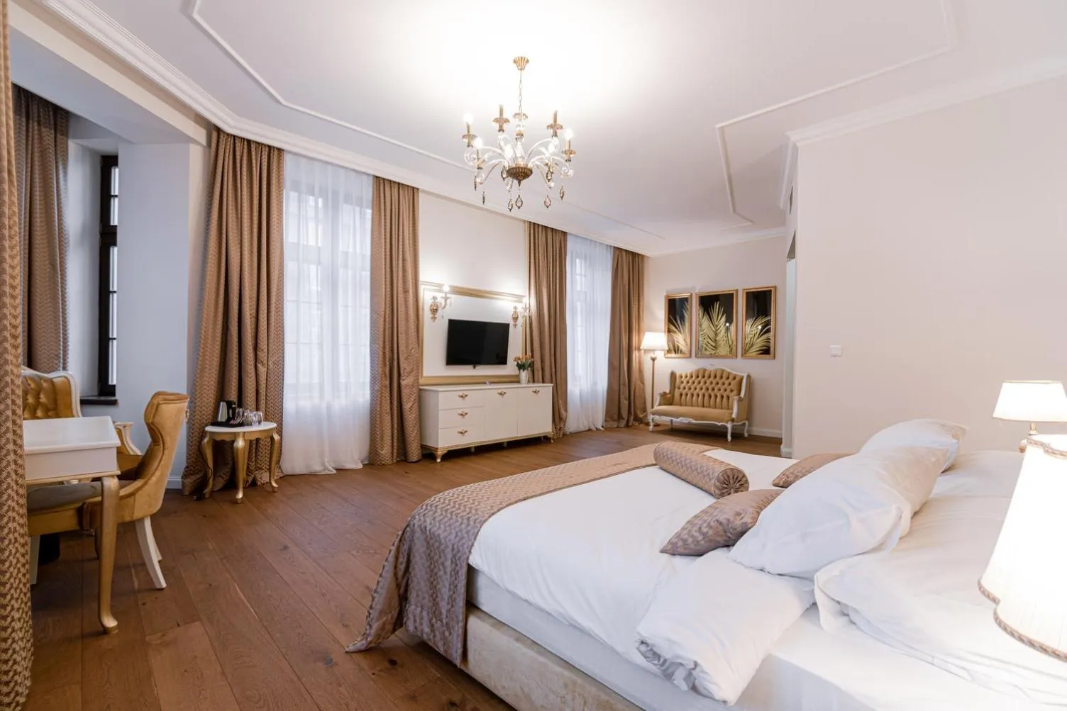 Bed in Hotel Michael's Palace