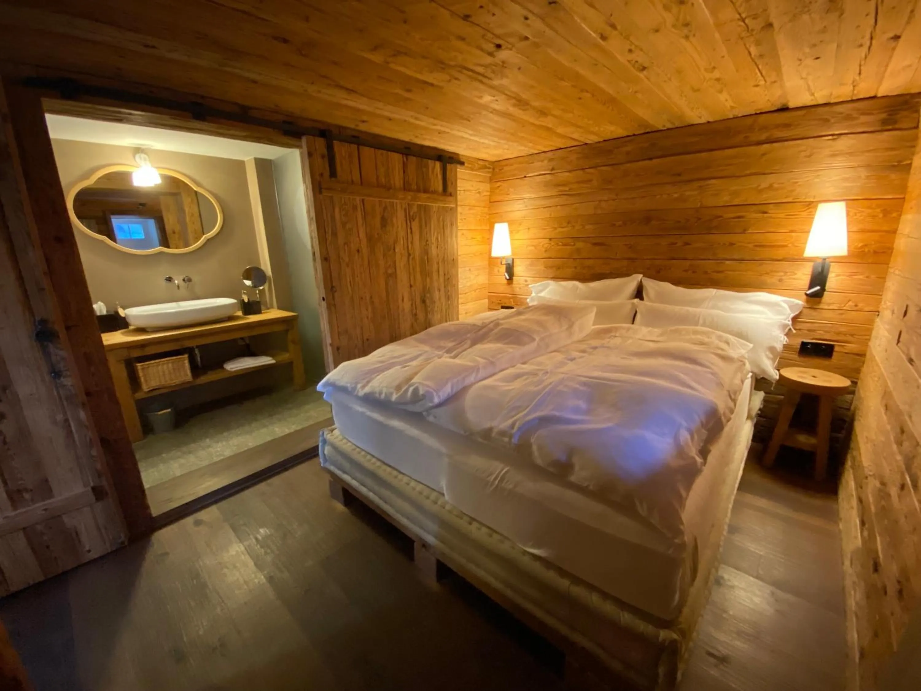 Bedroom, Bed in Maiensässhotel Guarda Val