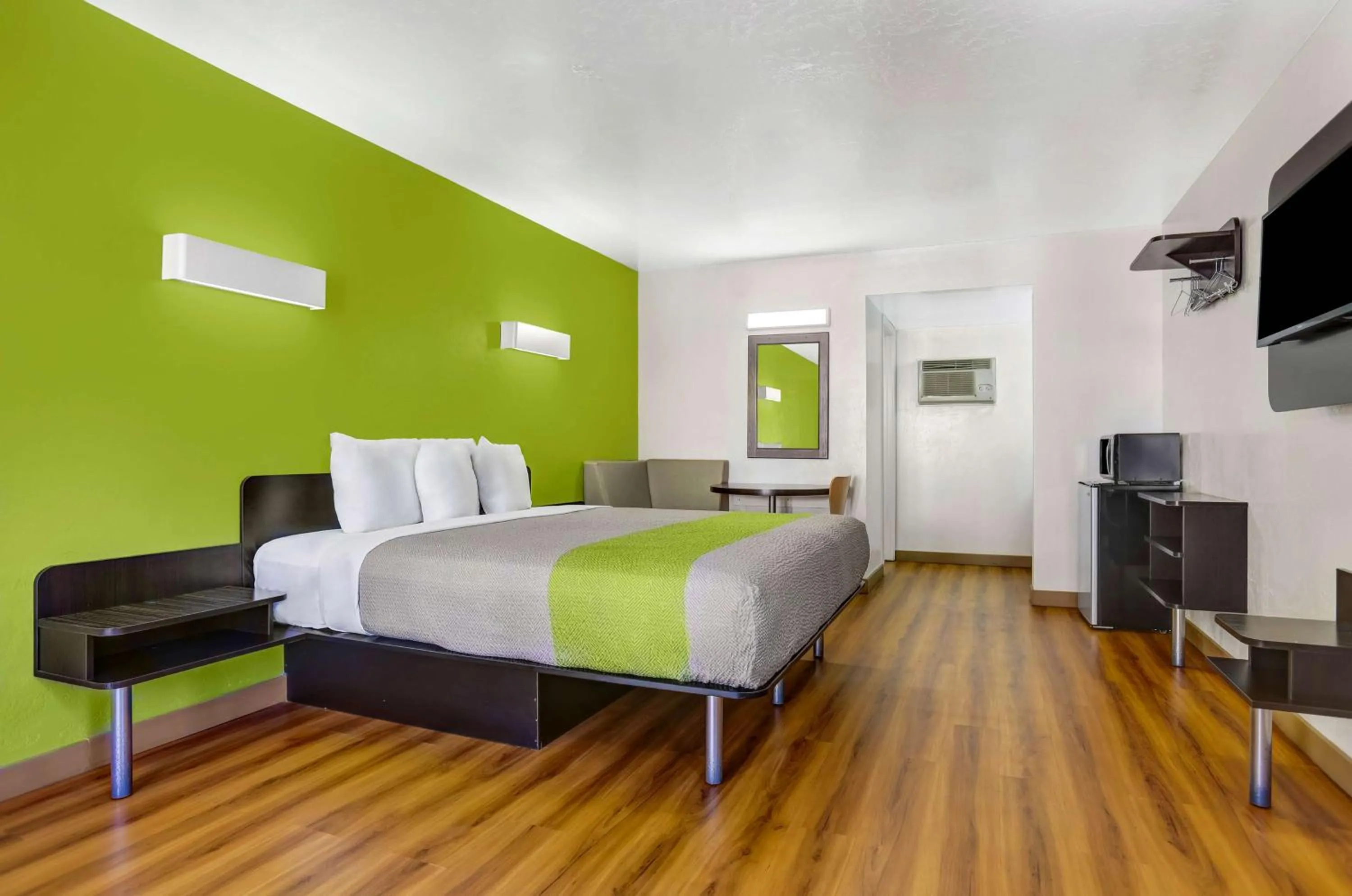 Photo of the whole room, Bed in Motel 6-Payson, AZ