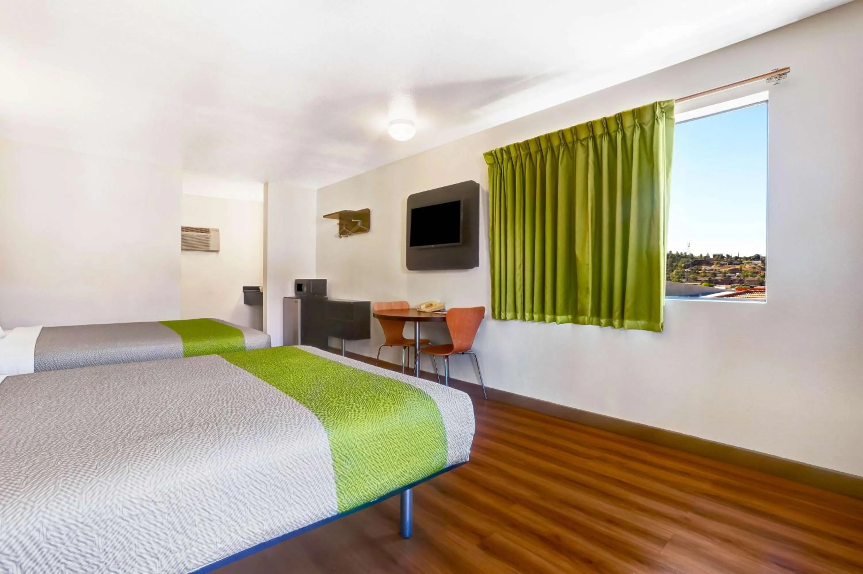 Photo of the whole room, Bed in Motel 6-Payson, AZ