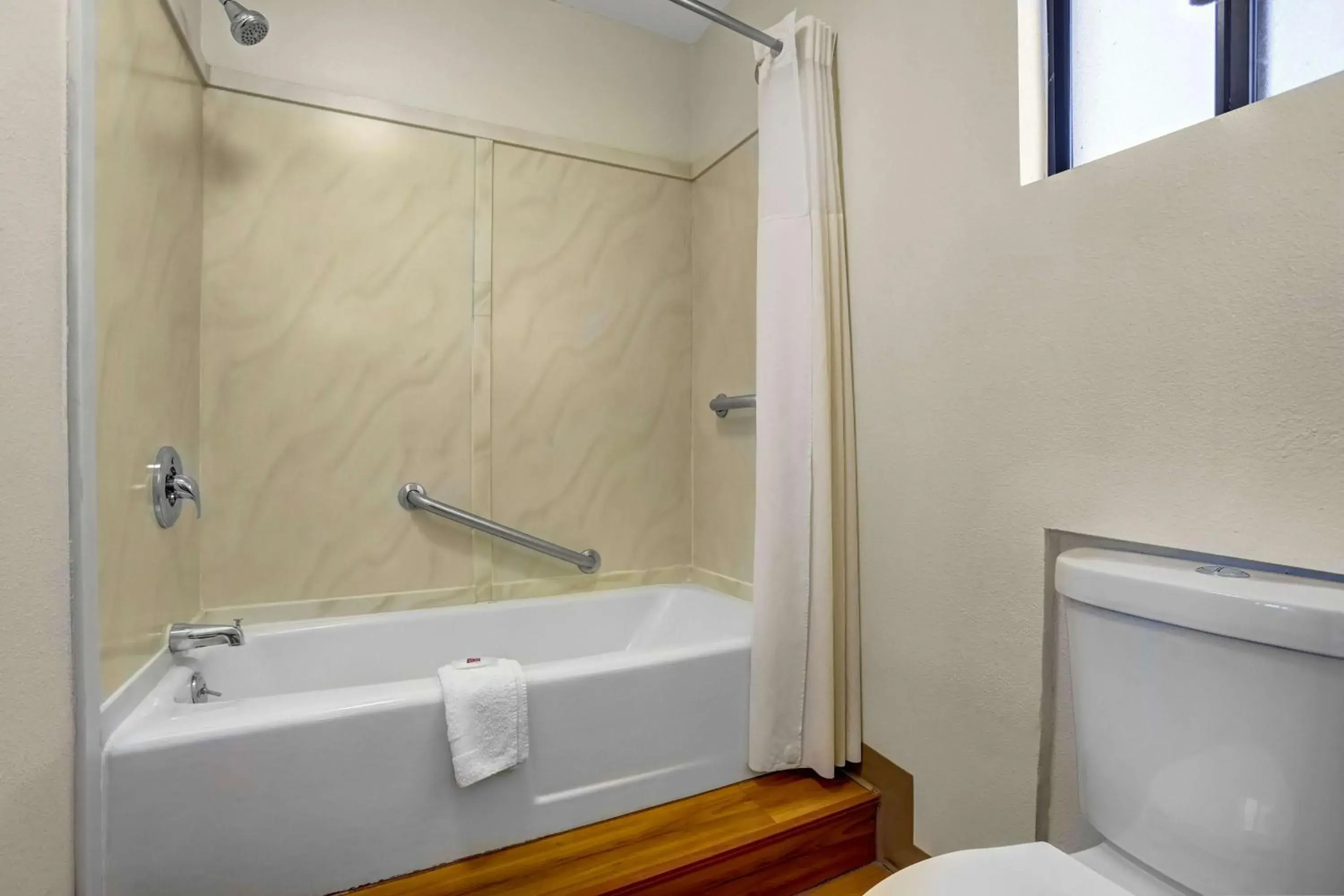 Quadruple Room - Disability Access - Roll in Shower in Days Inn by Wyndham Payson Quadruple Room - Disability Access - Roll in Shower in Days Inn by Wyndham Payson