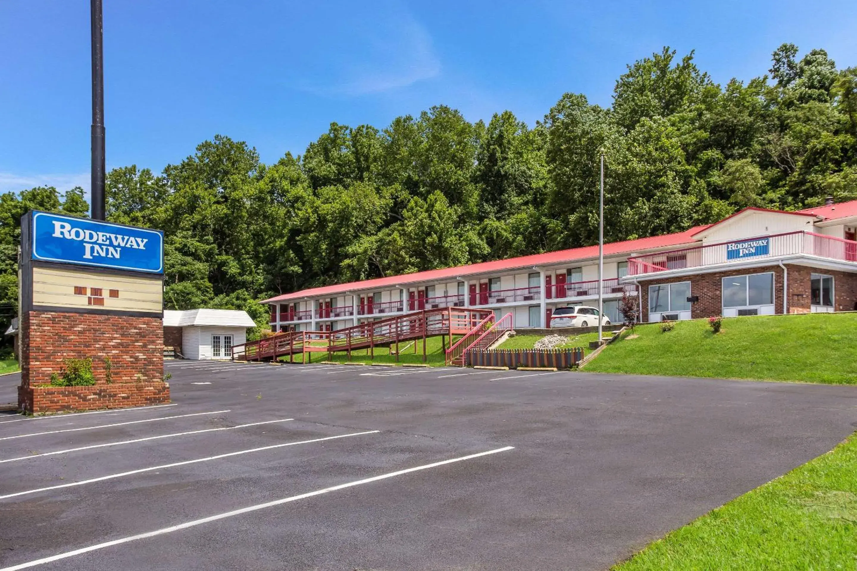 Property building in Rodeway Inn Property building in Rodeway Inn