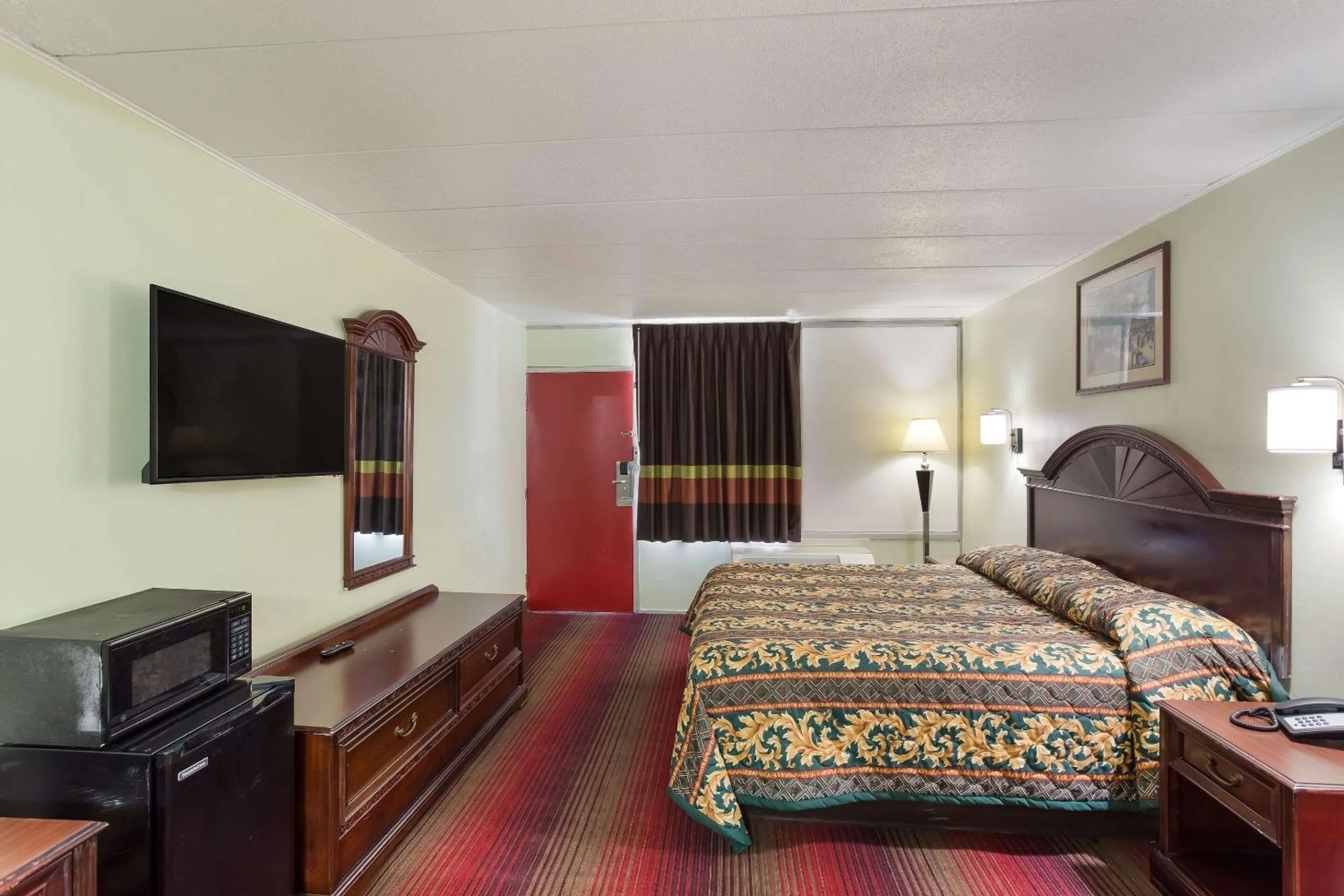 Photo of the whole room, Bed in Rodeway Inn