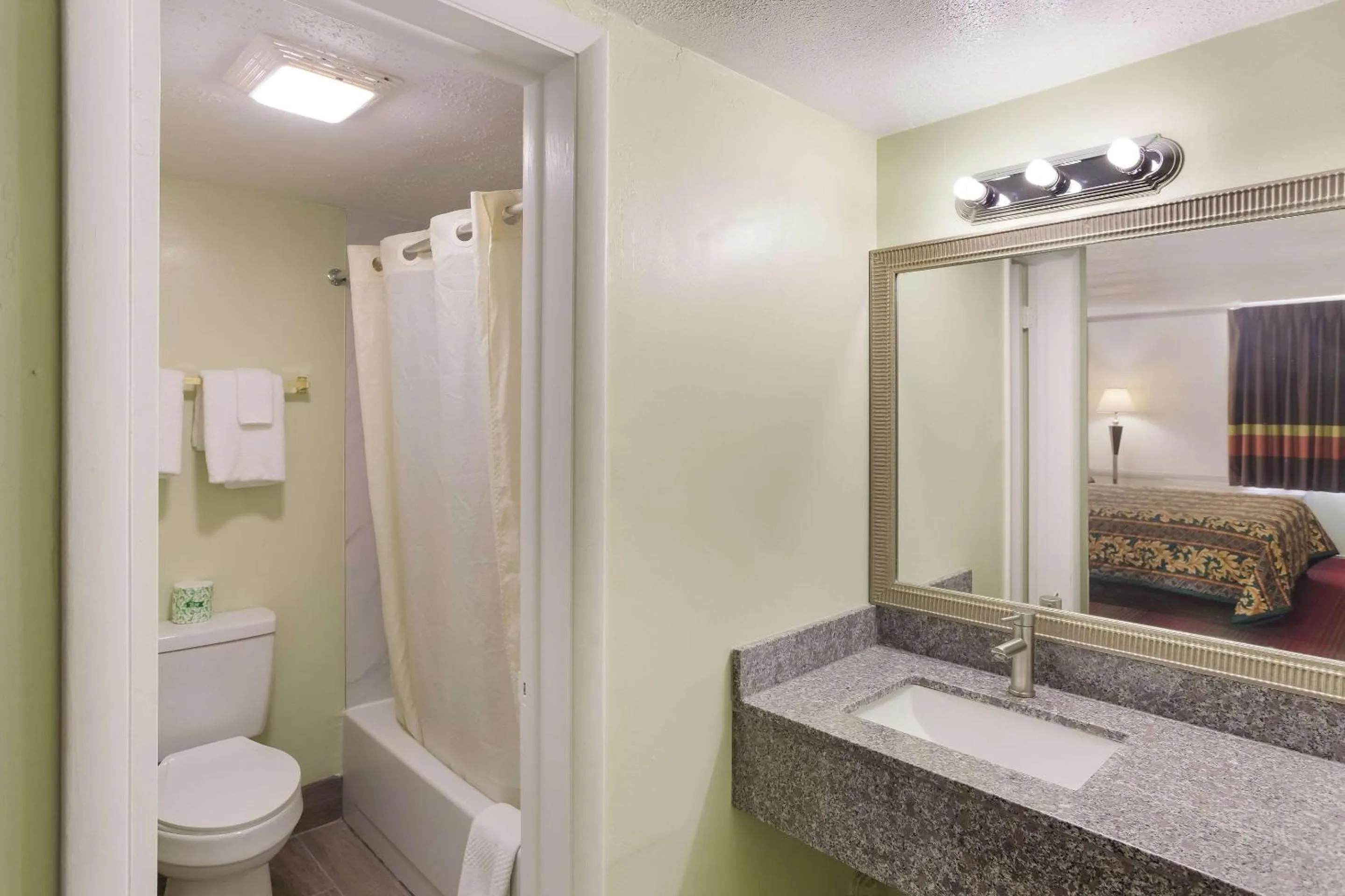 Bathroom in Rodeway Inn