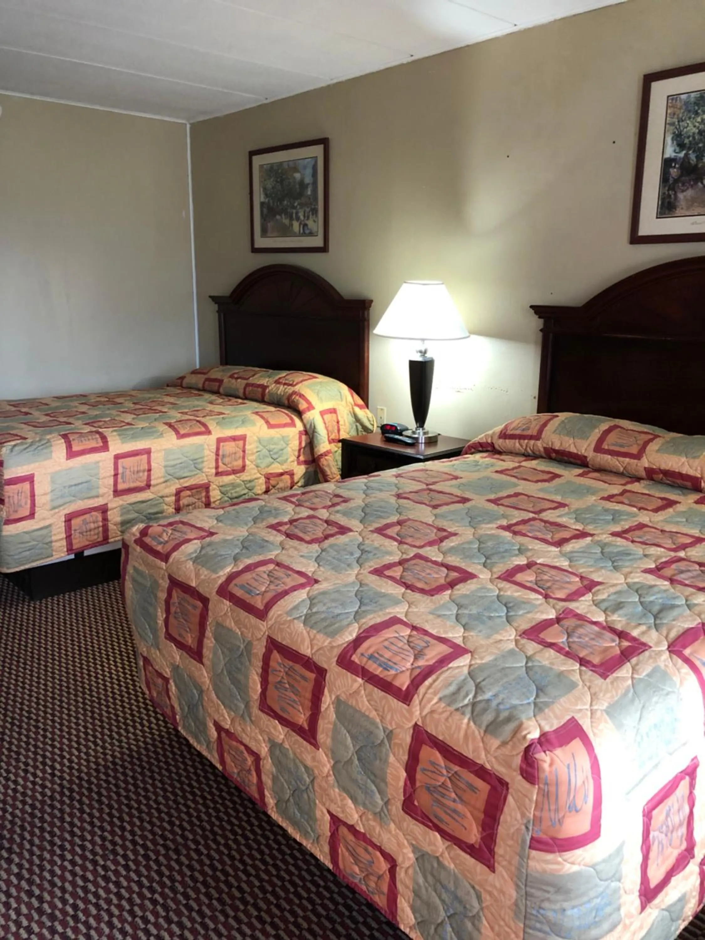 Bed in Rodeway Inn