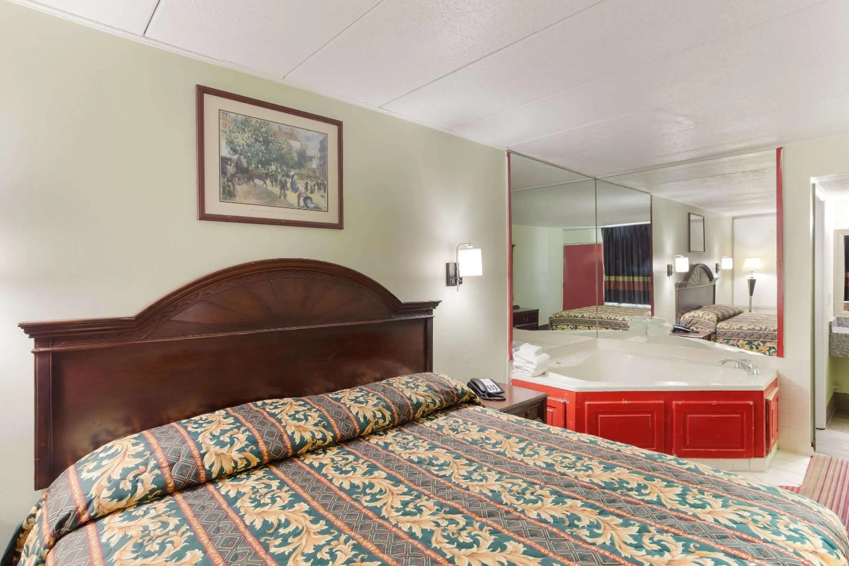 Photo of the whole room, Bed in Rodeway Inn