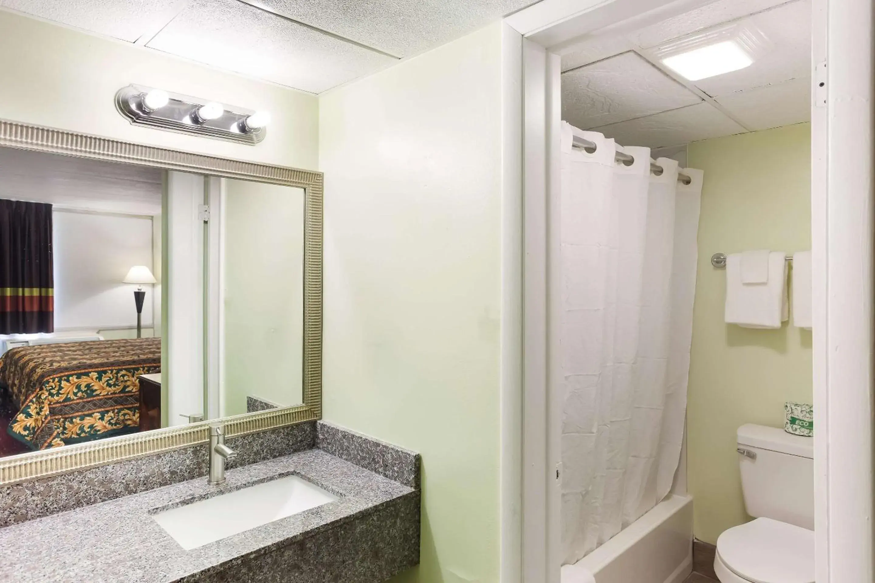 Bathroom in Rodeway Inn Bathroom in Rodeway Inn