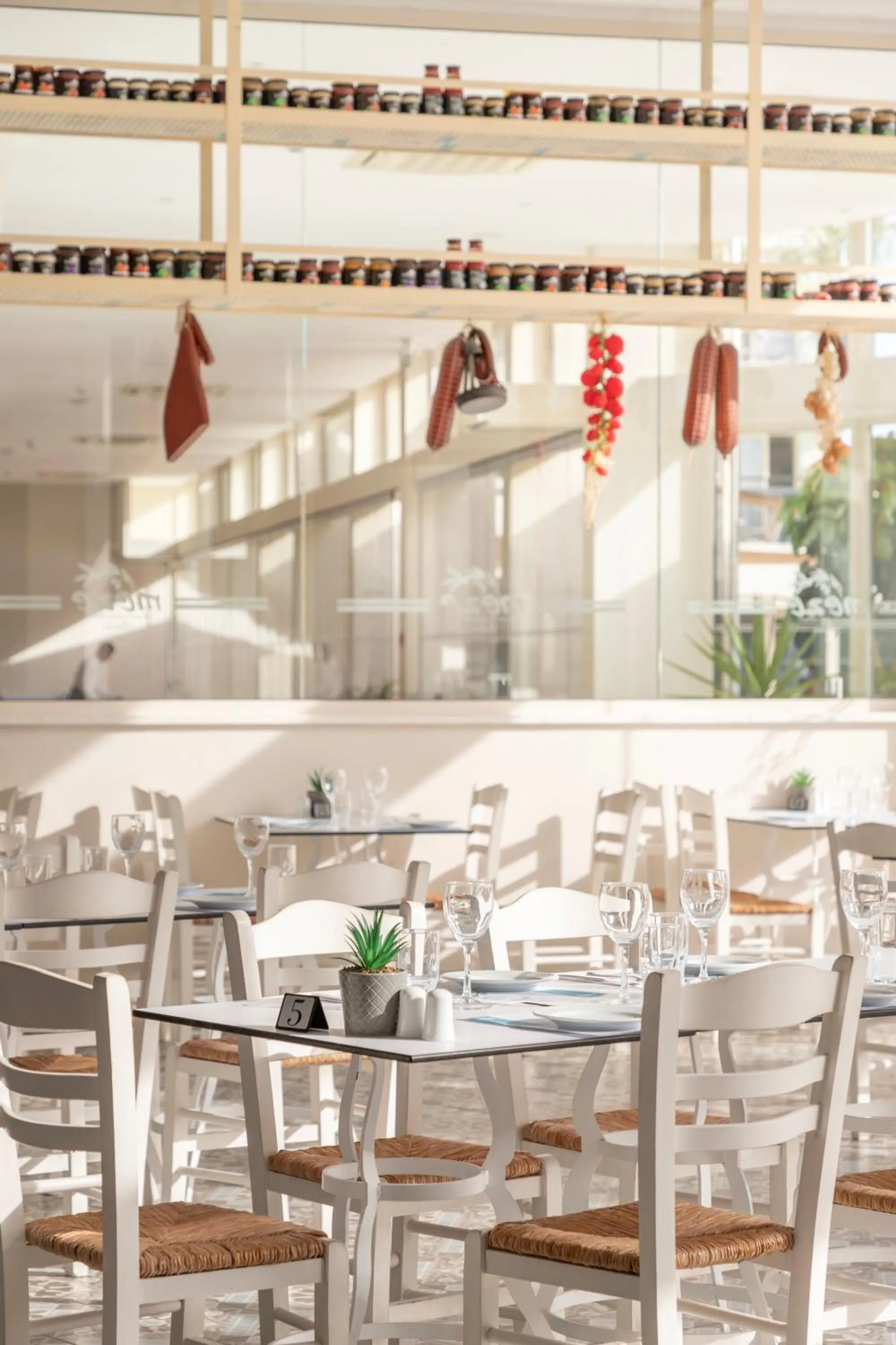 Restaurant/places to eat in Louis Paphos Breeze