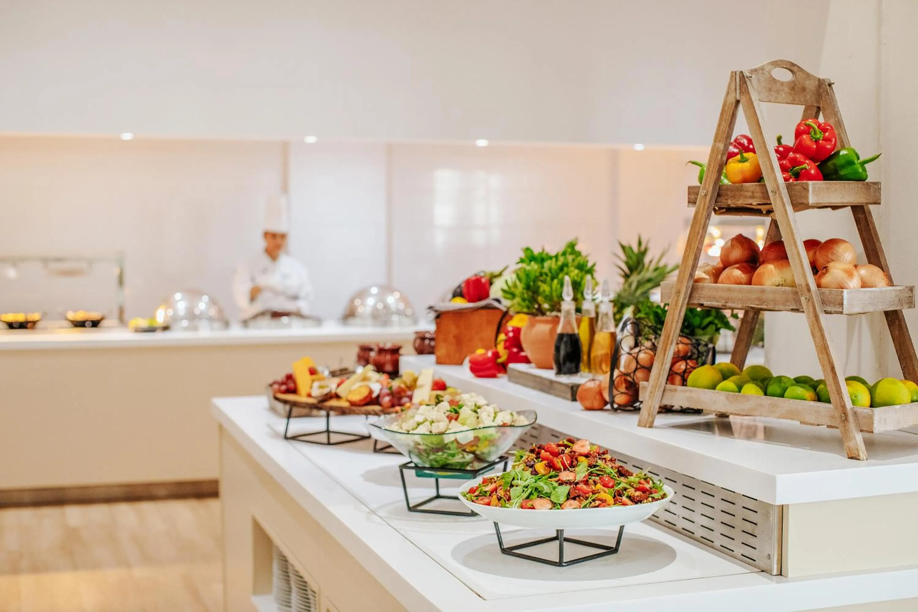 Restaurant/places to eat in Louis Paphos Breeze