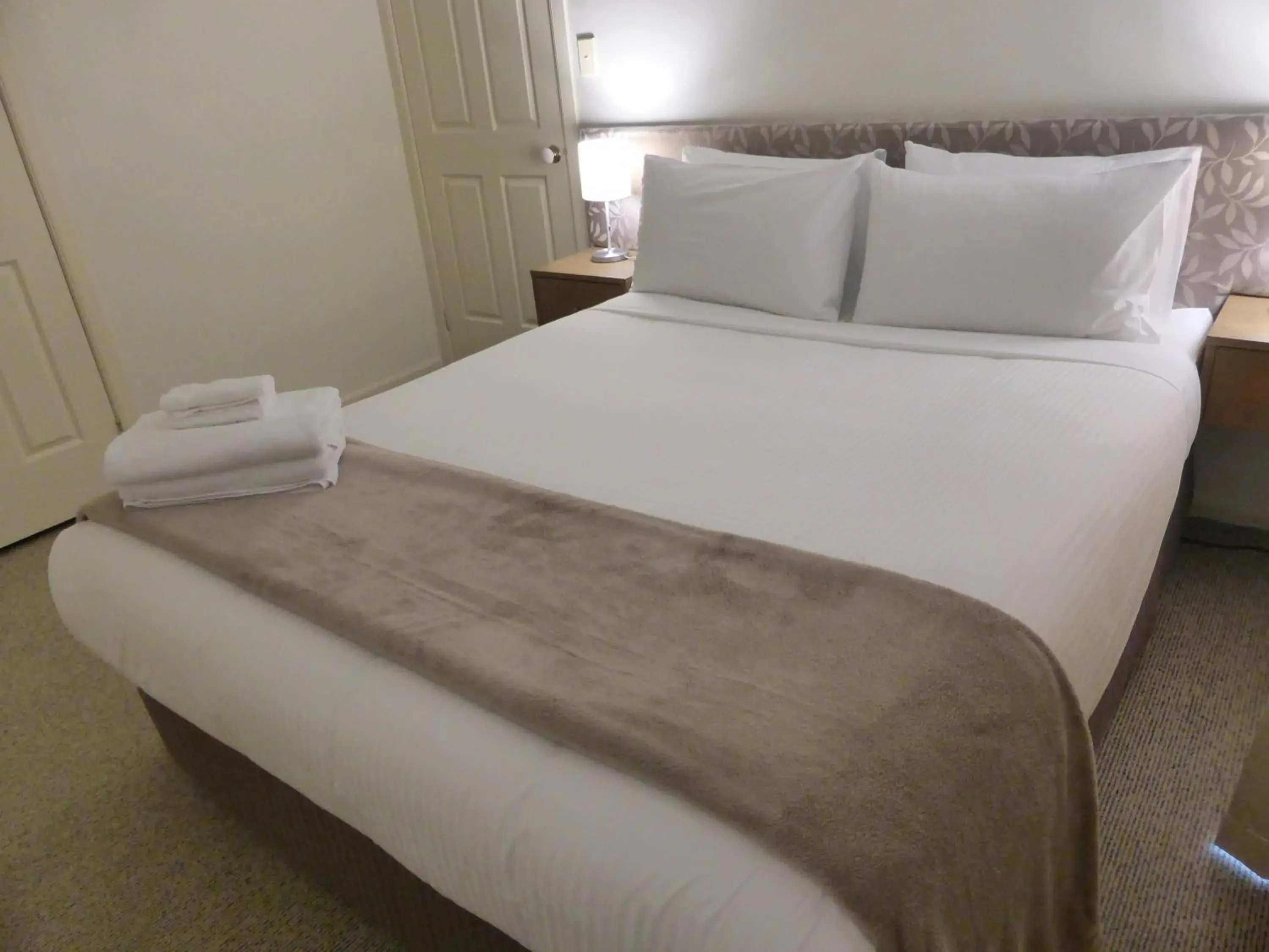 Bedroom, Bed in Lifestyle Apartments at Ferntree Bedroom, Bed in Lifestyle Apartments at Ferntree