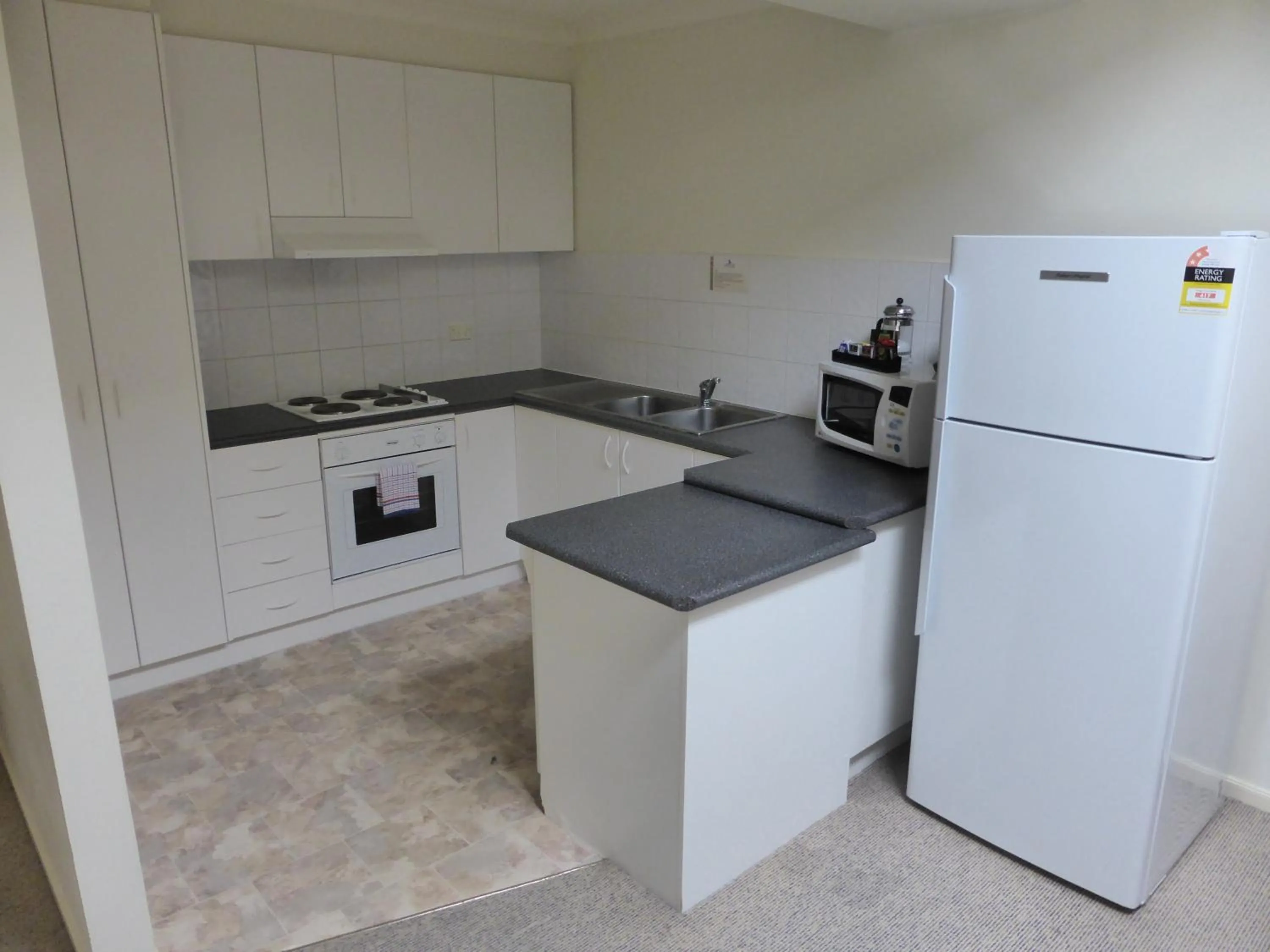 Kitchen or kitchenette in Lifestyle Apartments at Ferntree
