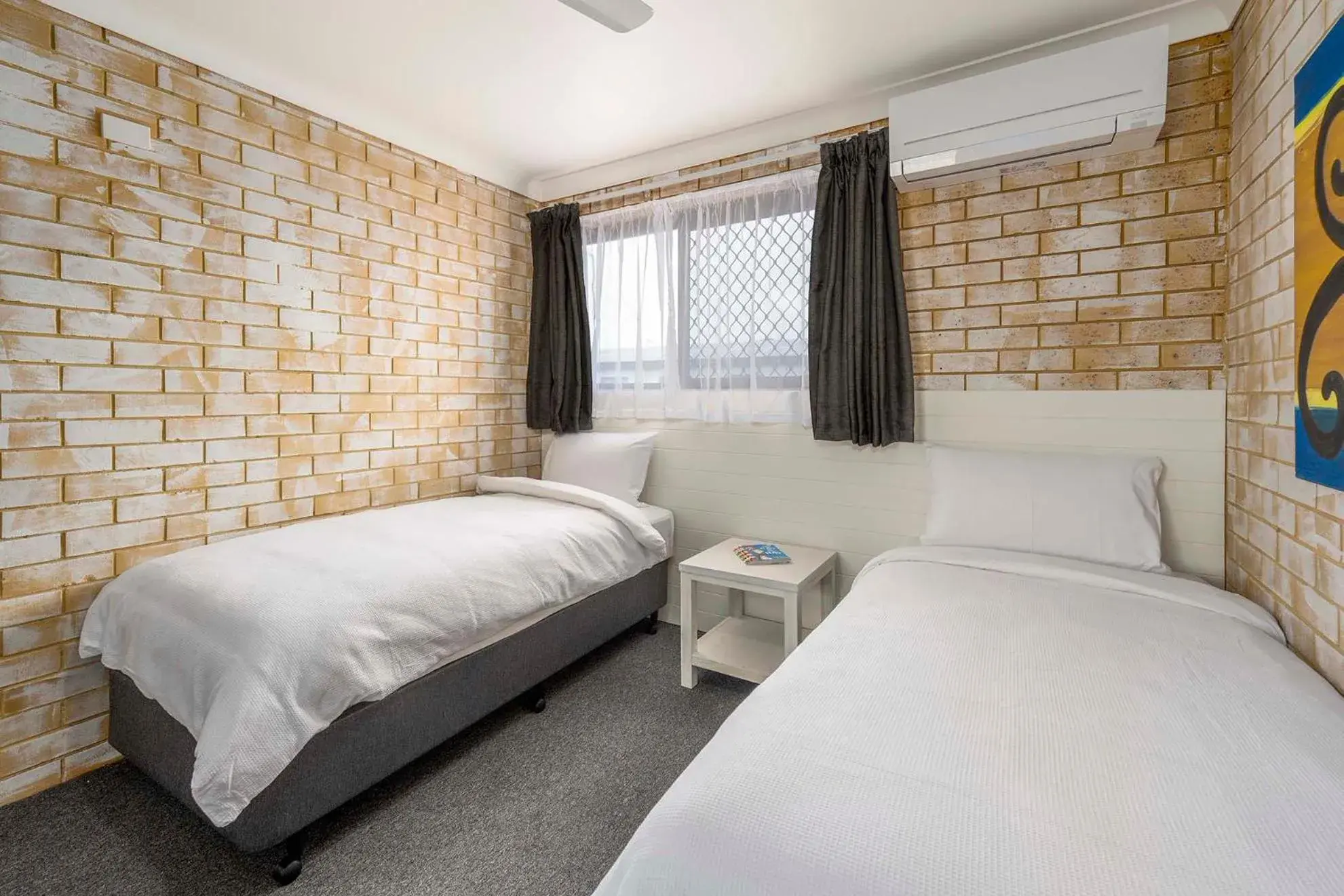 Bedroom, Bed in Coast Inn Motel Bedroom, Bed in Coast Inn Motel