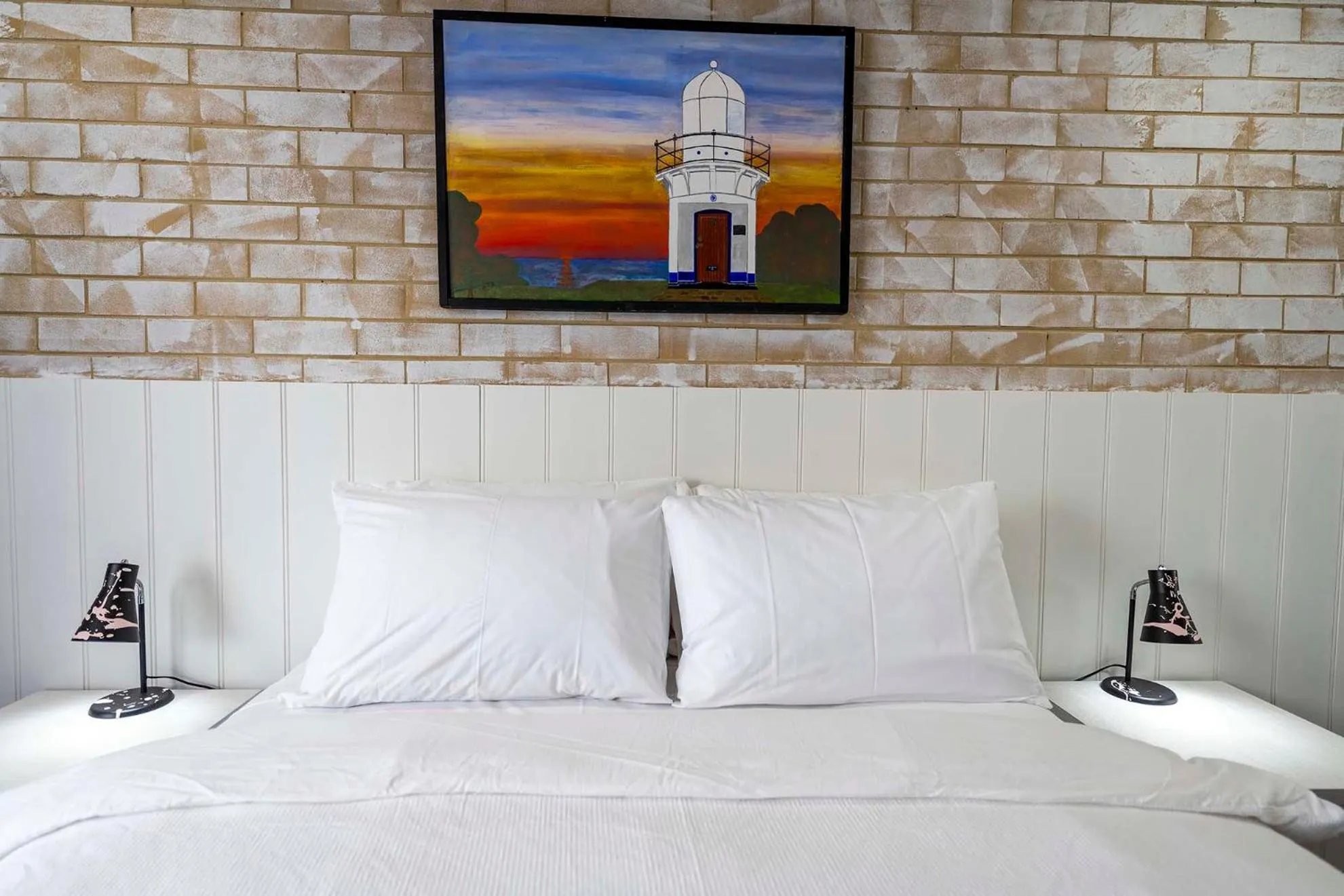 Bedroom, Bed in Coast Inn Motel