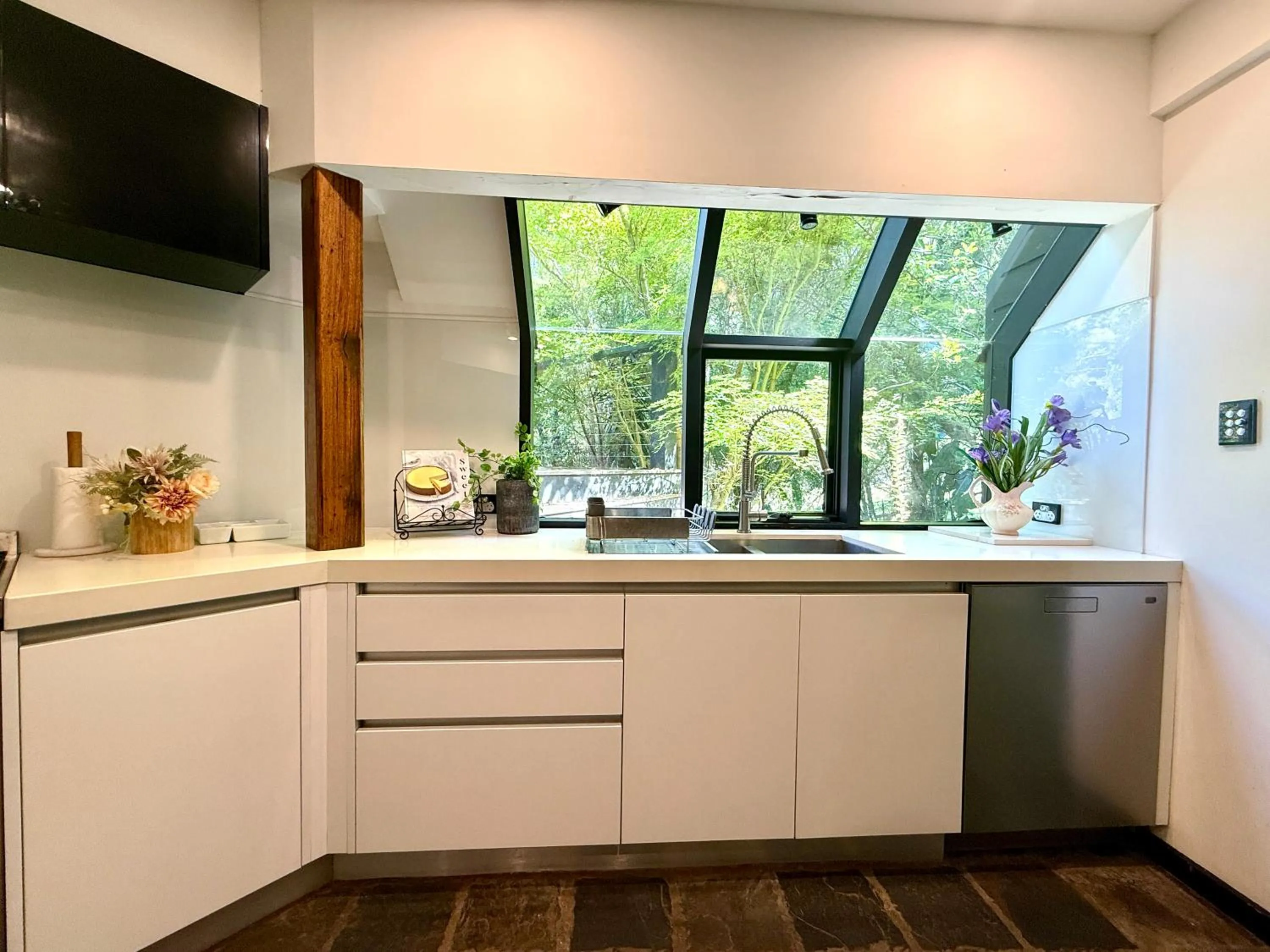 Kitchen or kitchenette in Forget Me Not Cottages