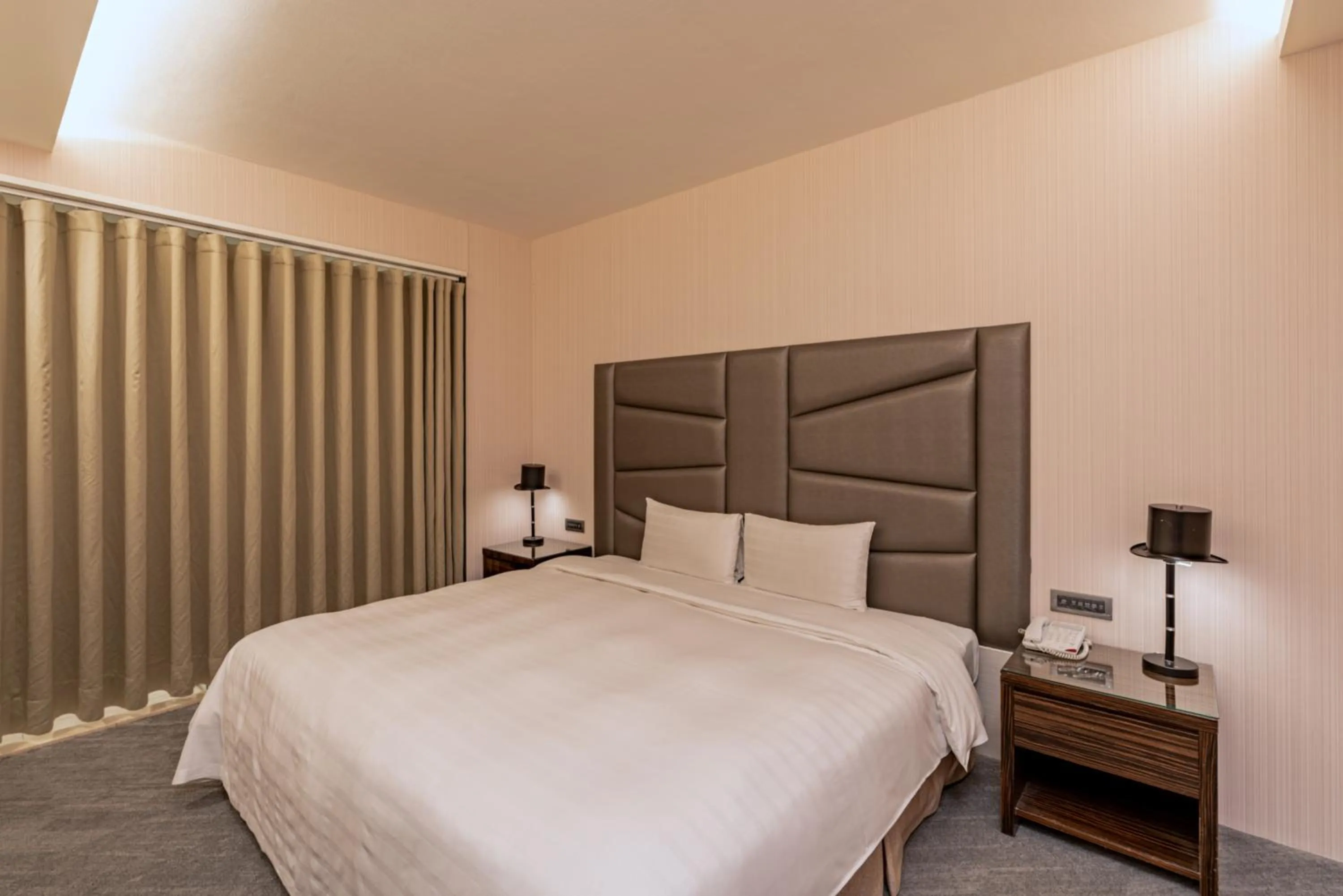 Photo of the whole room, Bed in Hotel Geight Taipei