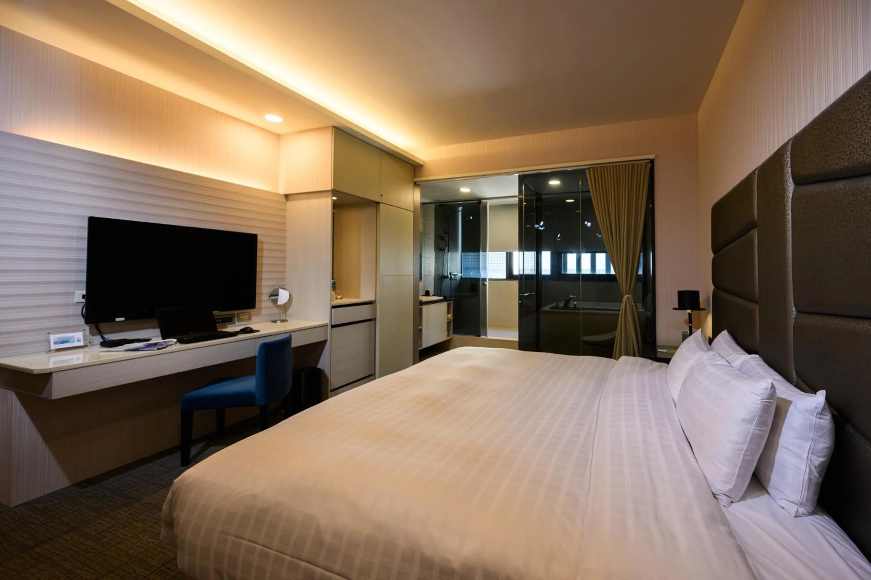 Photo of the whole room, Bed in Hotel Geight Taipei