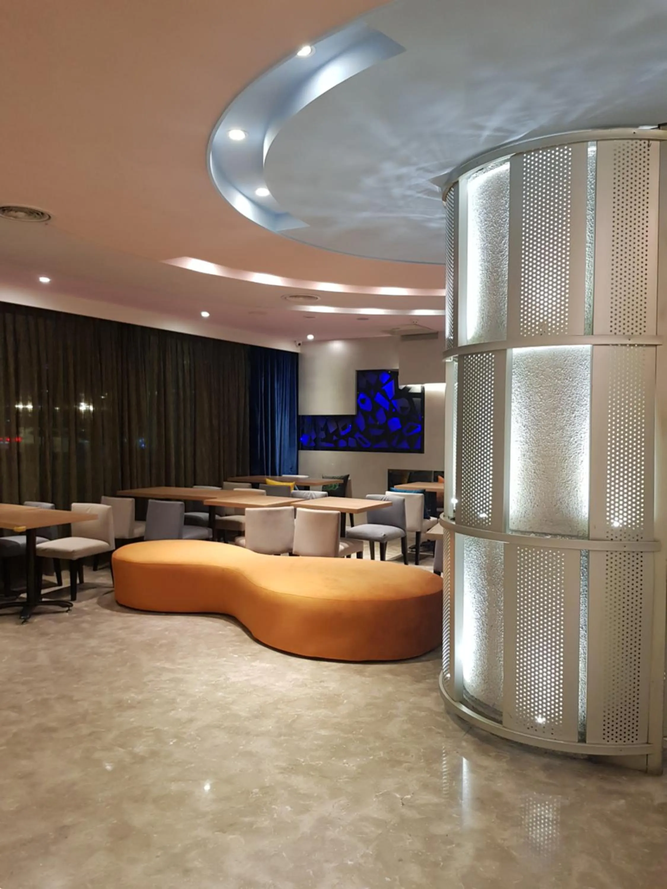 Communal lounge/ TV room in Hotel Geight Taipei