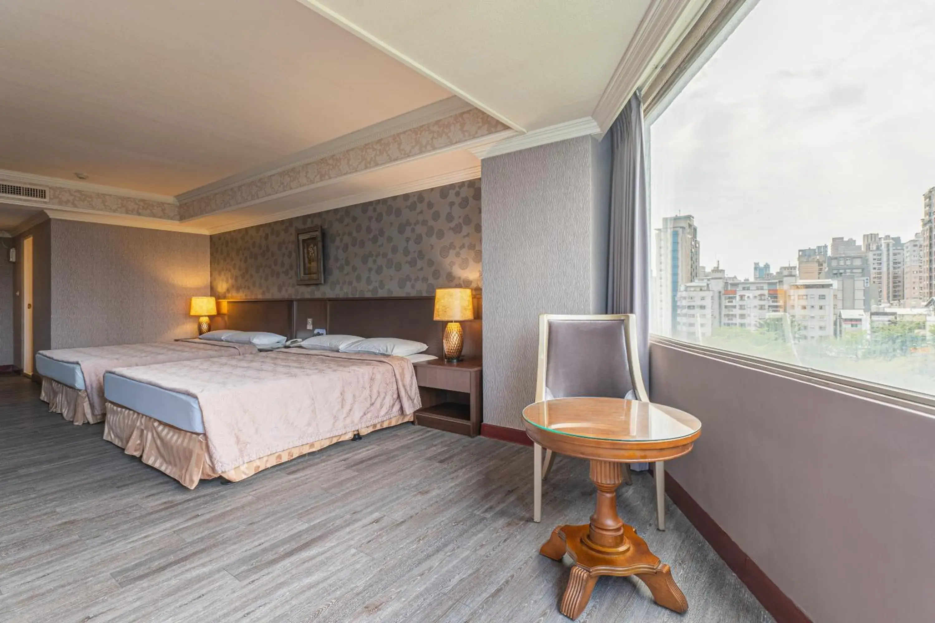 Photo of the whole room, Bed in Hamilton Hotel Photo of the whole room, Bed in Hamilton Hotel