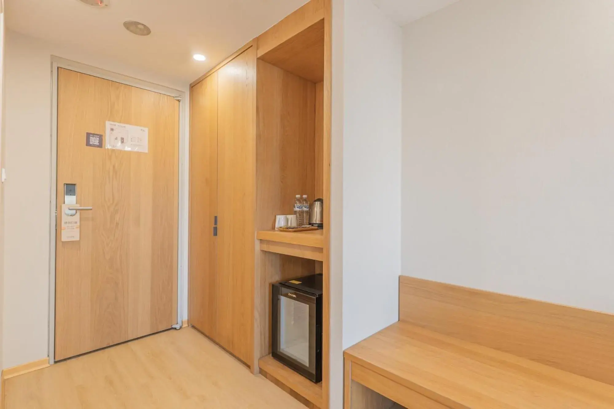 Photo of the whole room in Hamilton Hotel Photo of the whole room in Hamilton Hotel