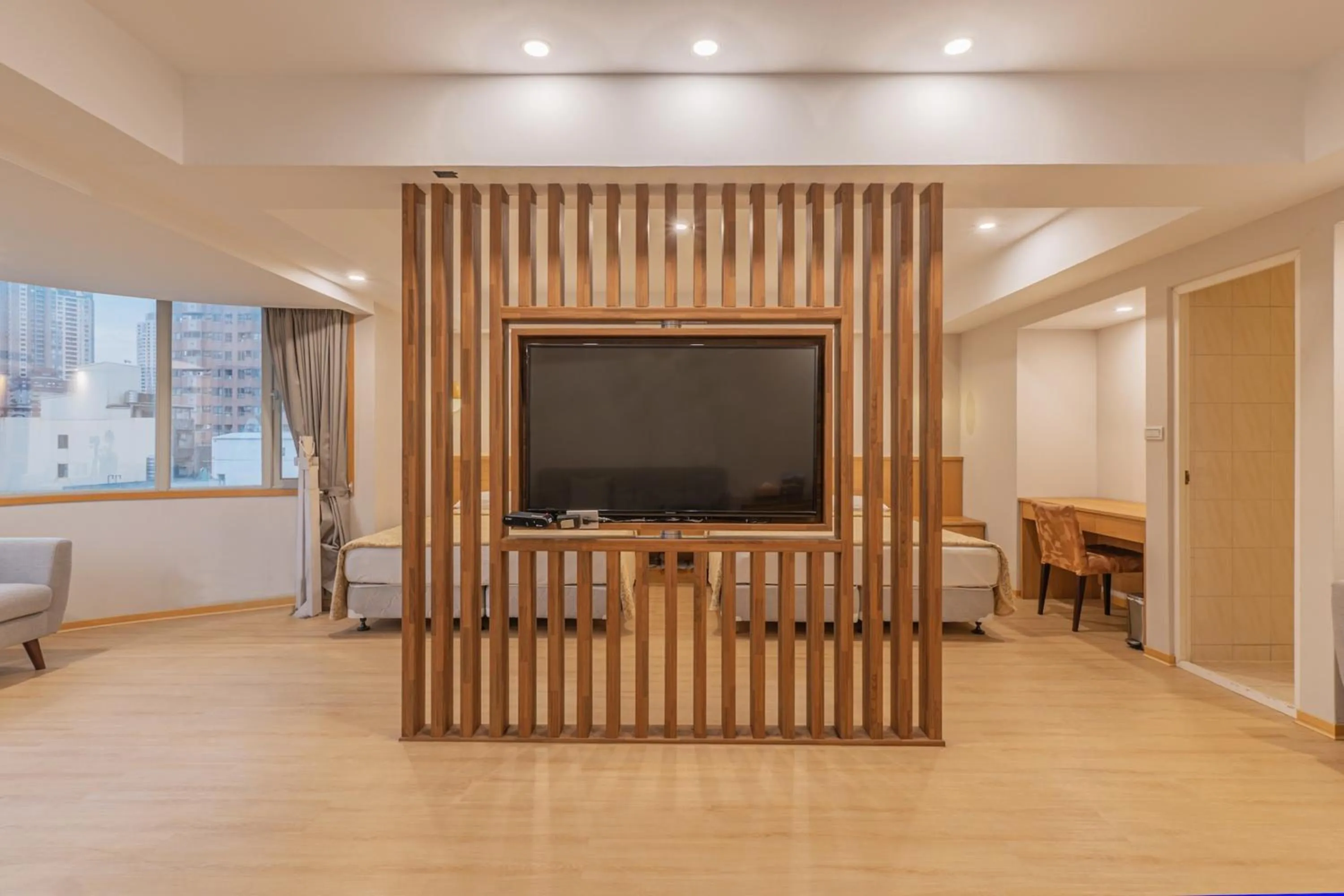 Photo of the whole room in Hamilton Hotel