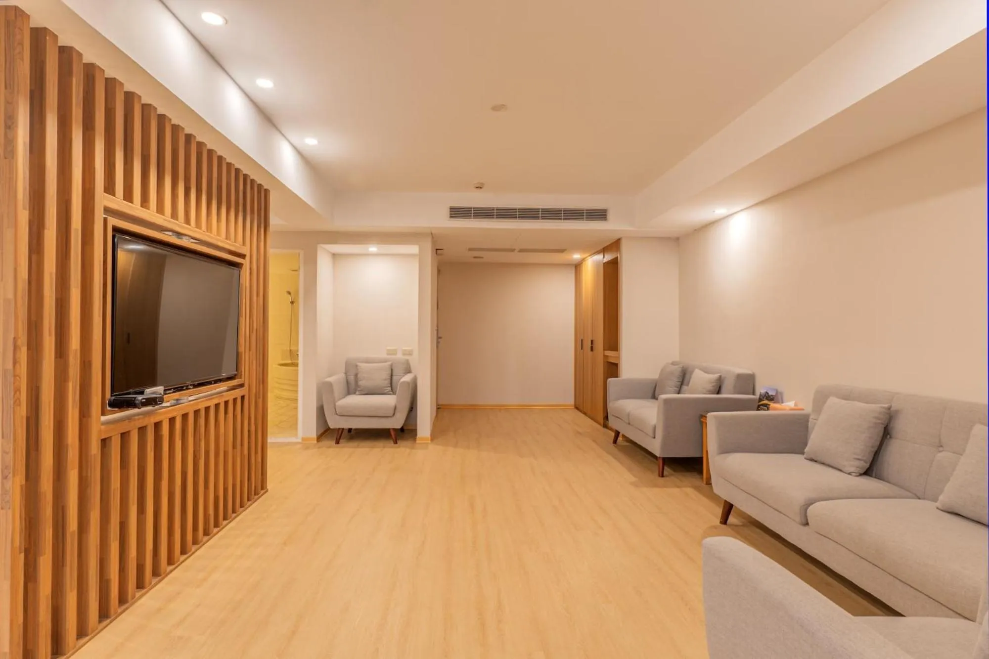 Photo of the whole room in Hamilton Hotel