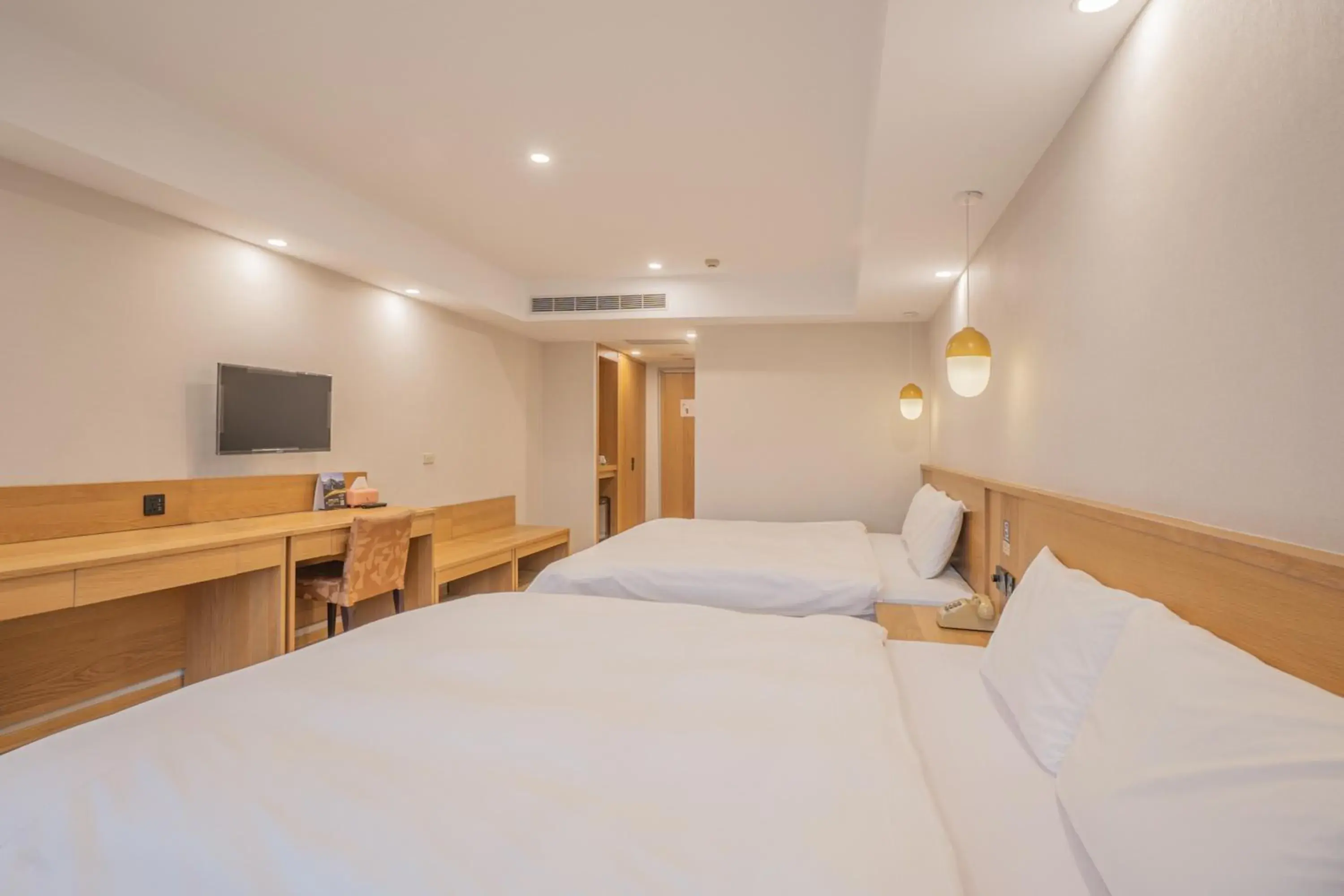 Photo of the whole room, Bed in Hamilton Hotel Photo of the whole room, Bed in Hamilton Hotel