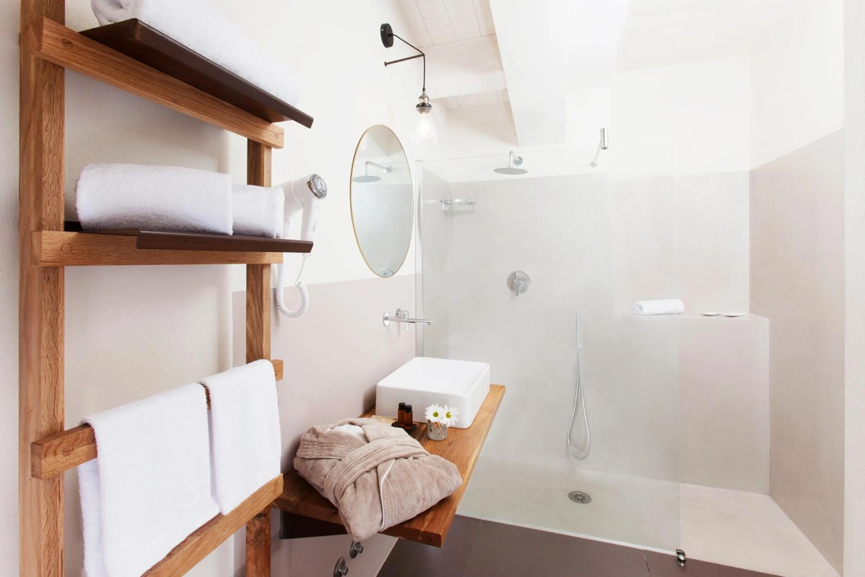 Shower in Podere Maremma Spa & Ristorante