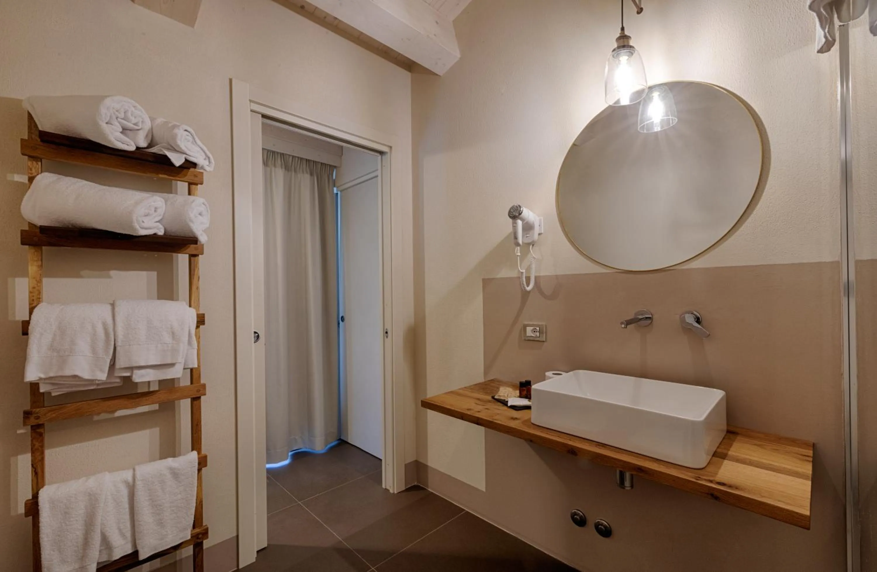 Shower in Podere Maremma Spa & Ristorante