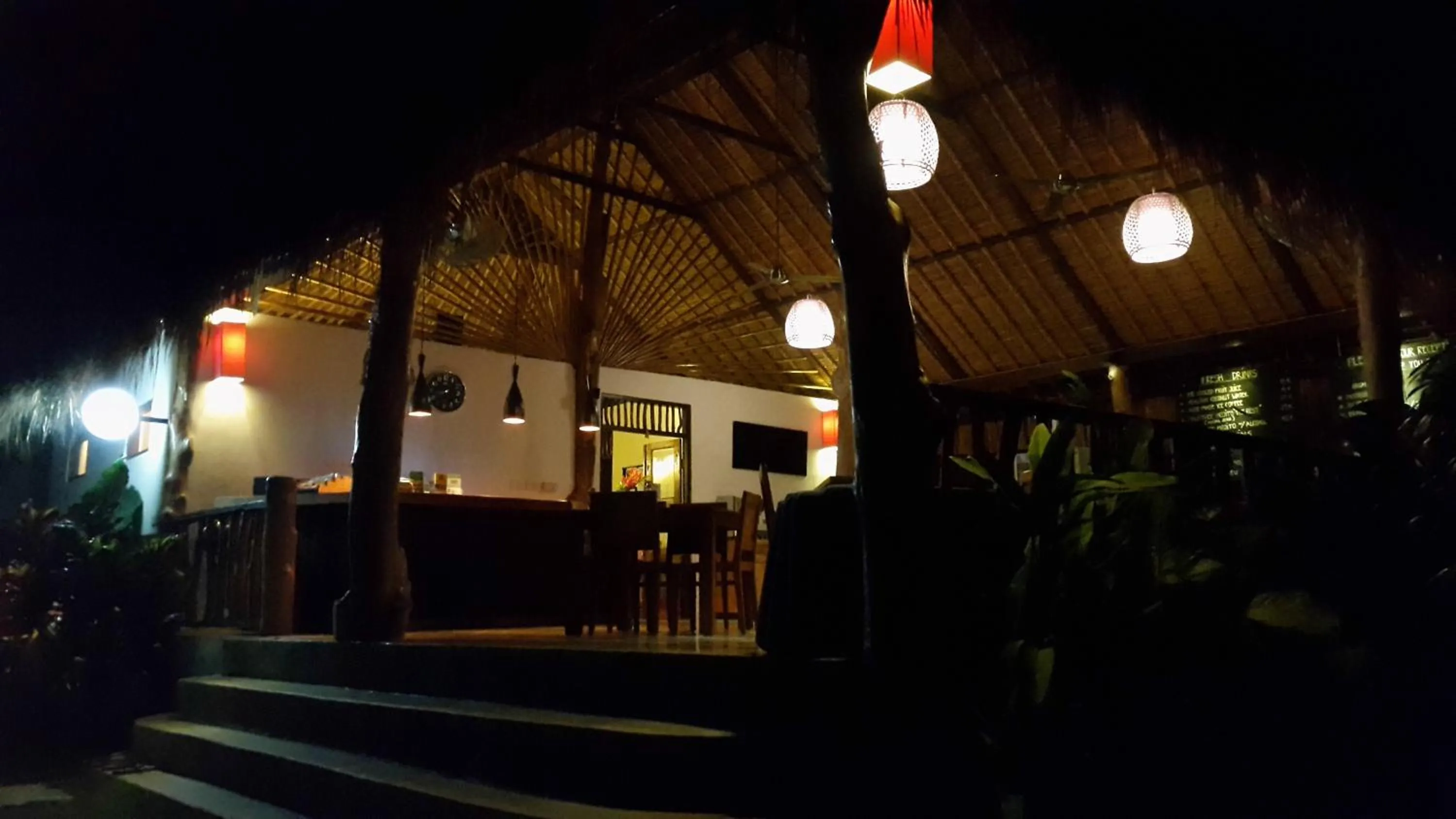 Restaurant/places to eat in The Calmtree Bungalows