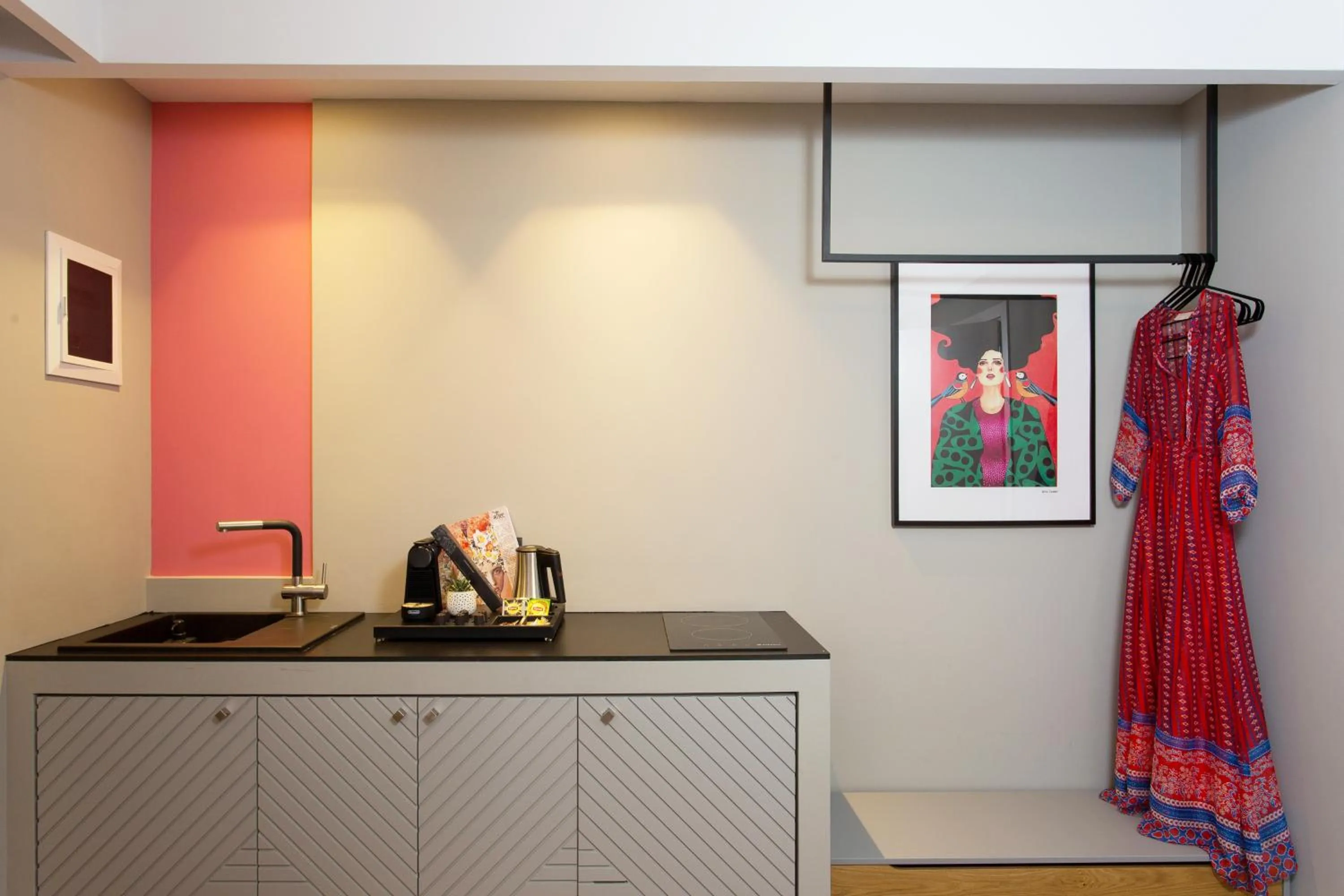 Coffee/tea facilities in Artree Suites