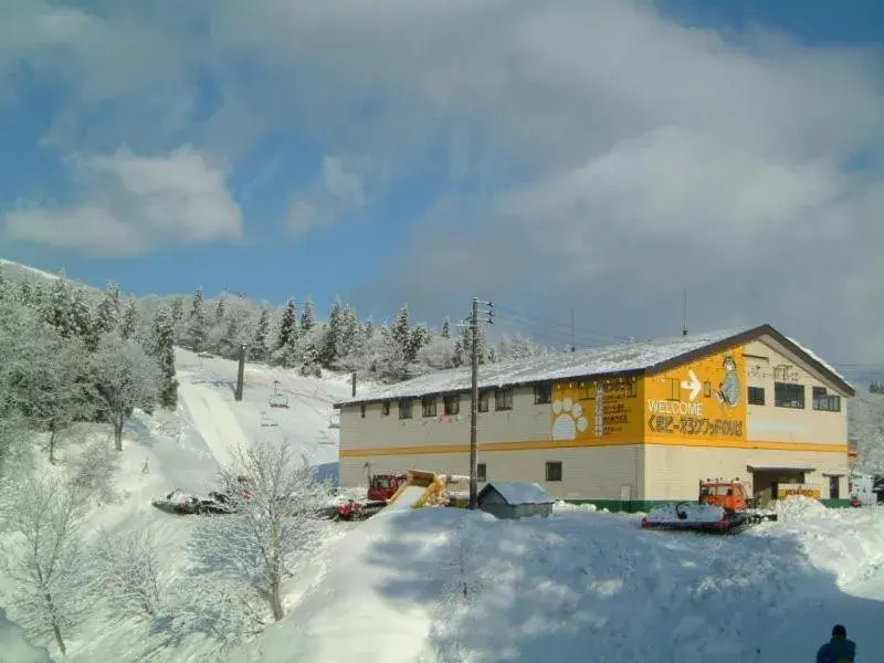 Skiing, Winter in Akakura Wakui Hotel