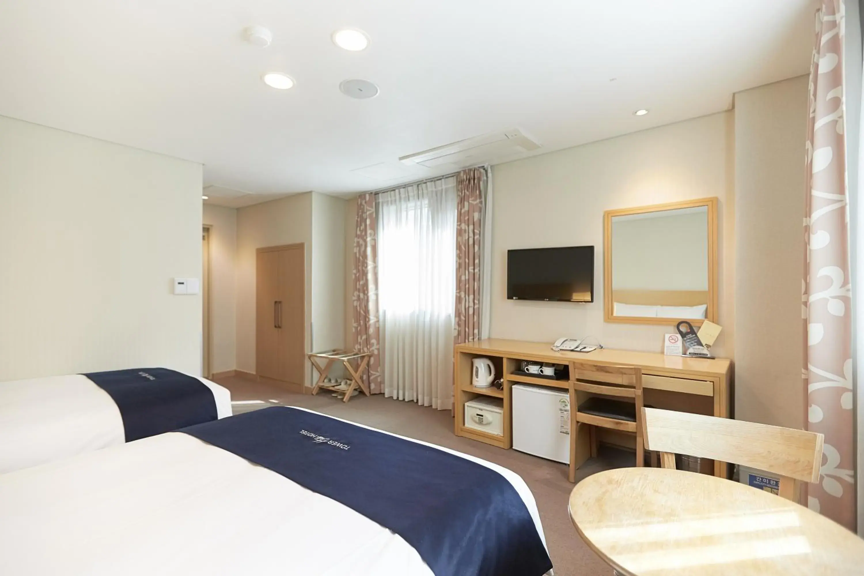 Bed in Towerhill Hotel Bed in Towerhill Hotel