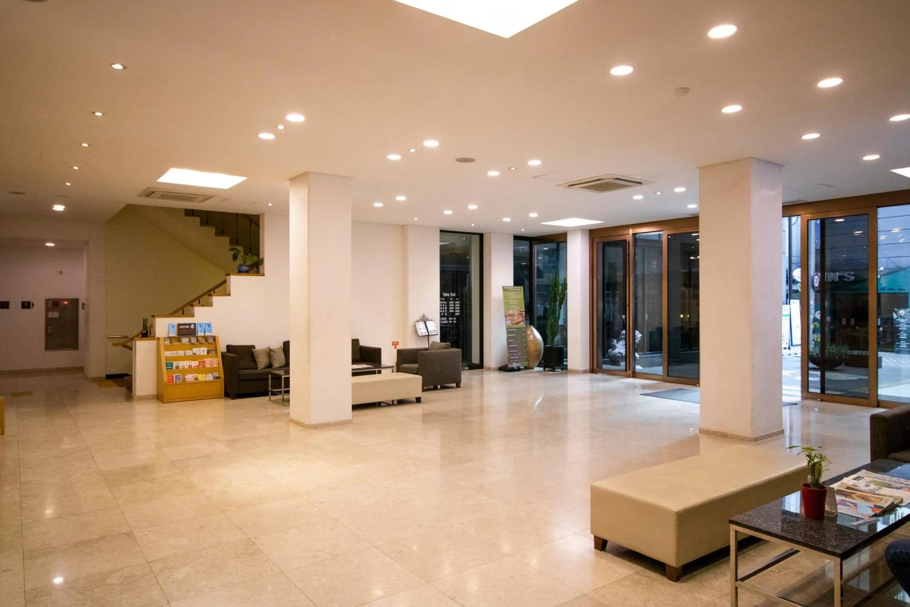 Lobby or reception in Towerhill Hotel