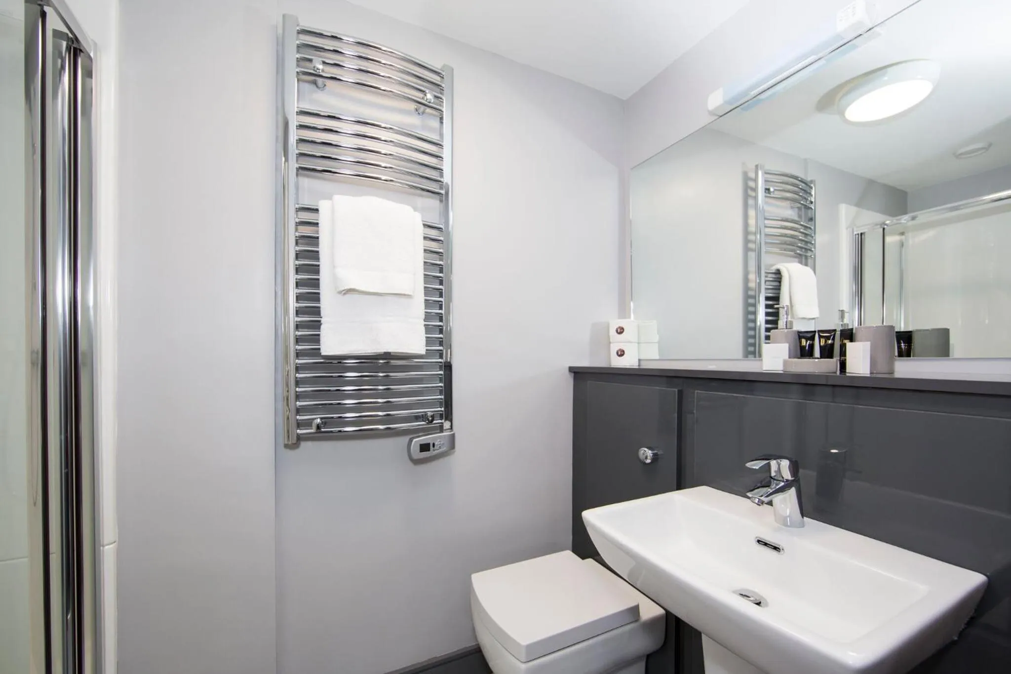 Shower in Bank Square Town House