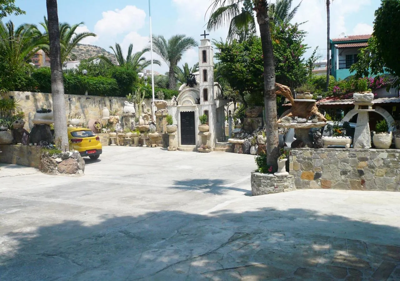 Parking in Greenfields Country Club