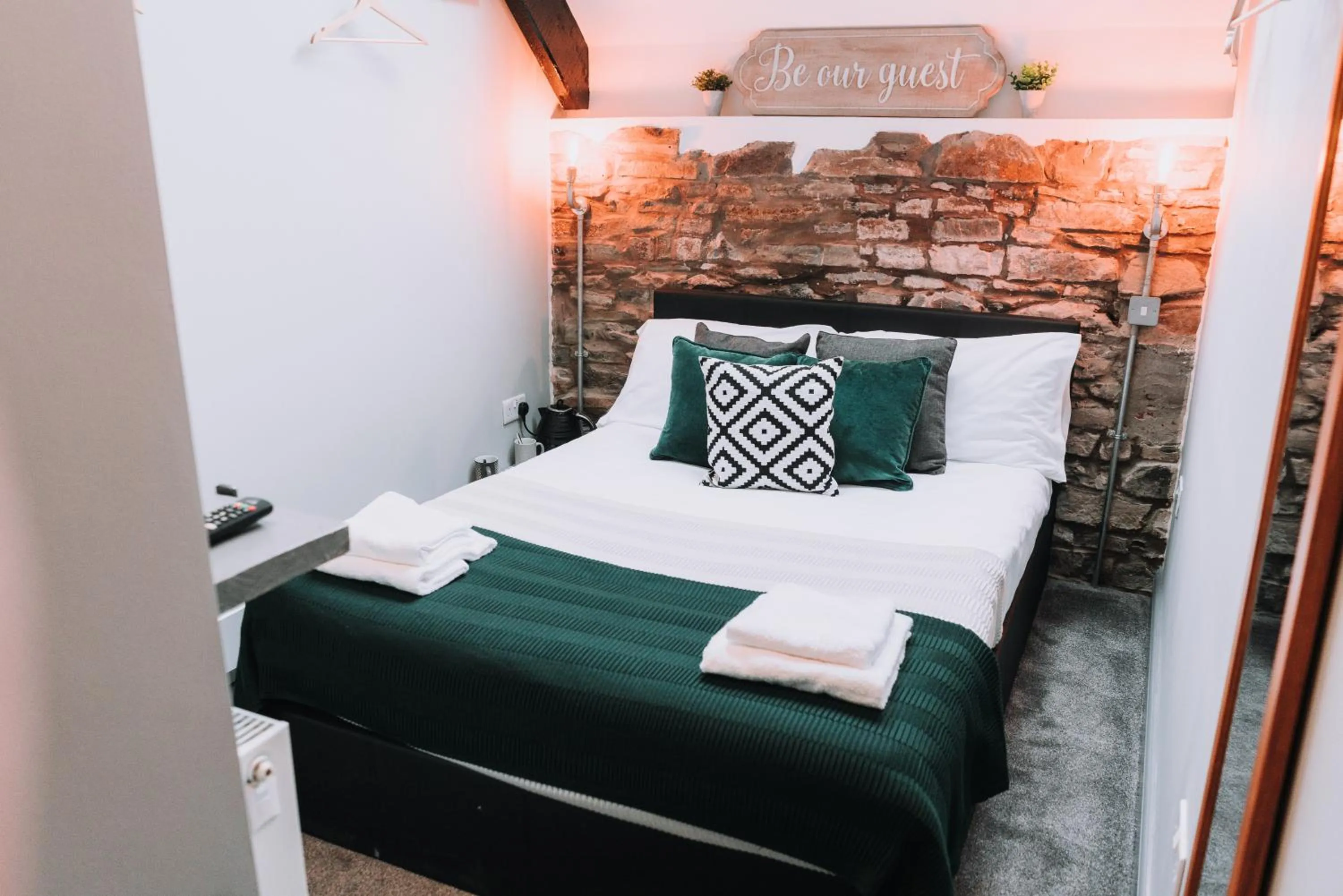 Bed in Sgwd Gwladys Lodge