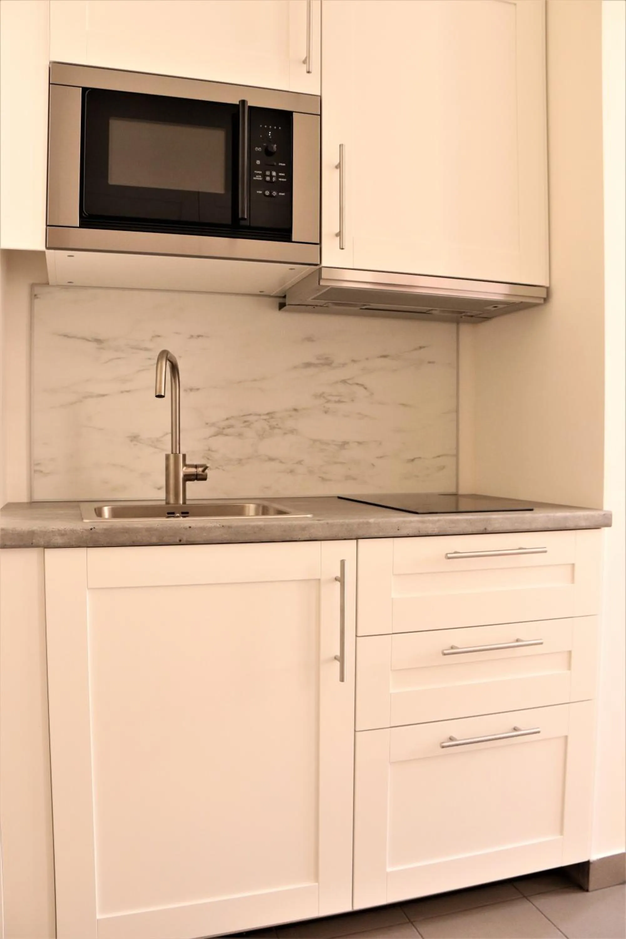 Kitchen or kitchenette in Flowers apartments