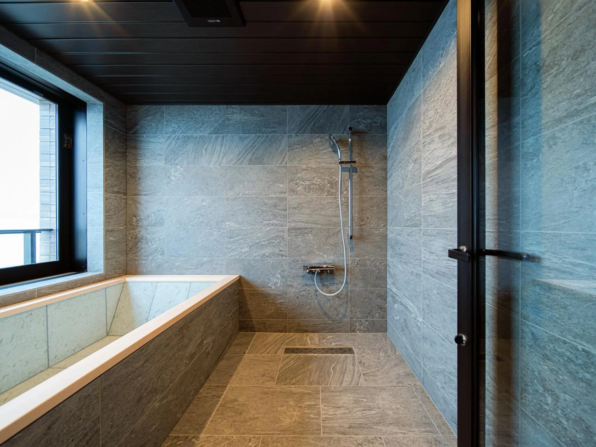 Shower in Yunoyado Mochizuki