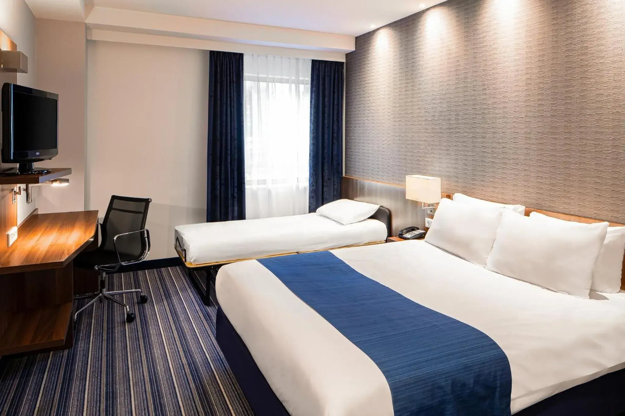Photo of the whole room, Bed in Holiday Inn Express Arnhem by IHG Photo of the whole room, Bed in Holiday Inn Express Arnhem by IHG