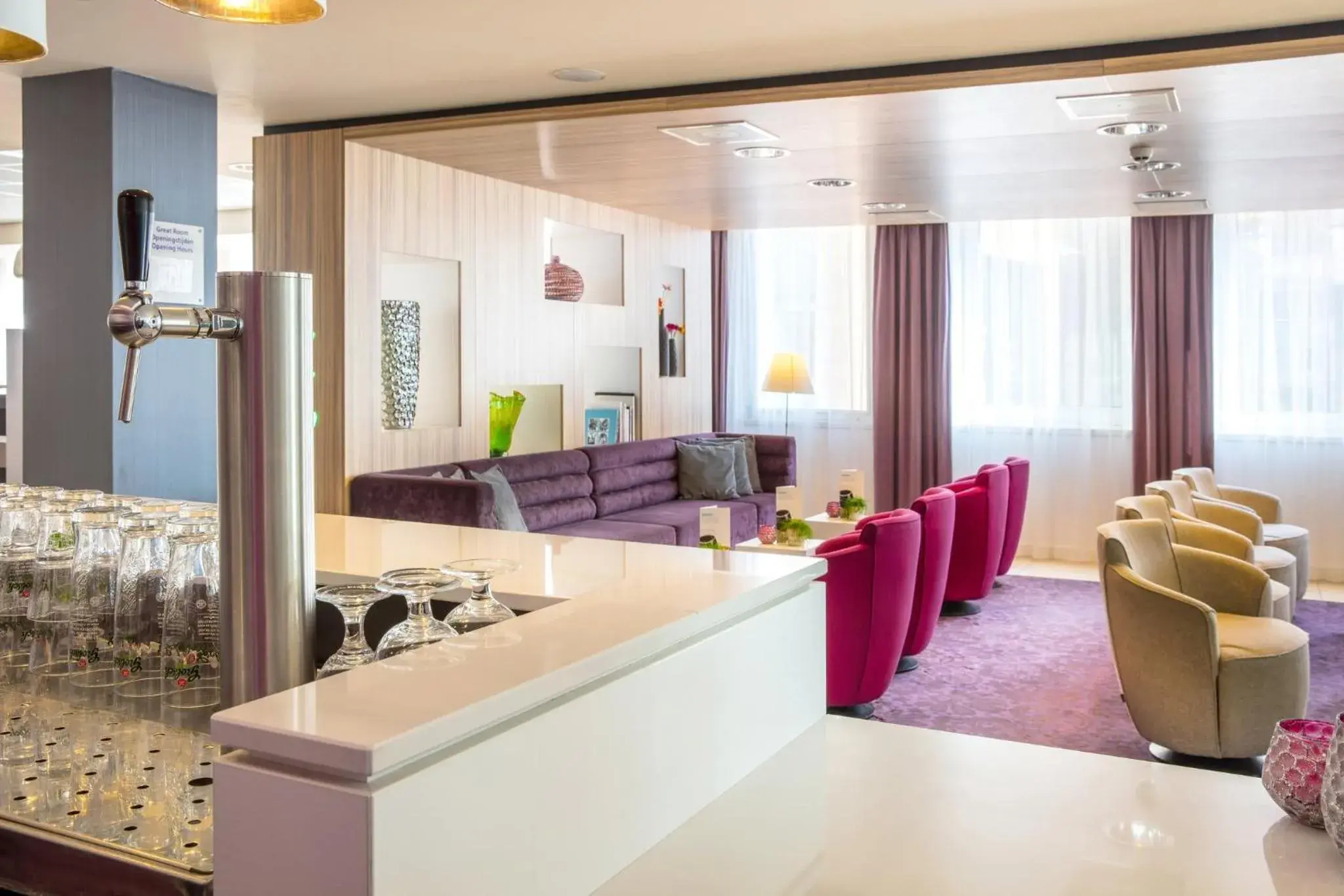 Lounge or bar in Holiday Inn Express Arnhem by IHG Lounge or bar in Holiday Inn Express Arnhem by IHG