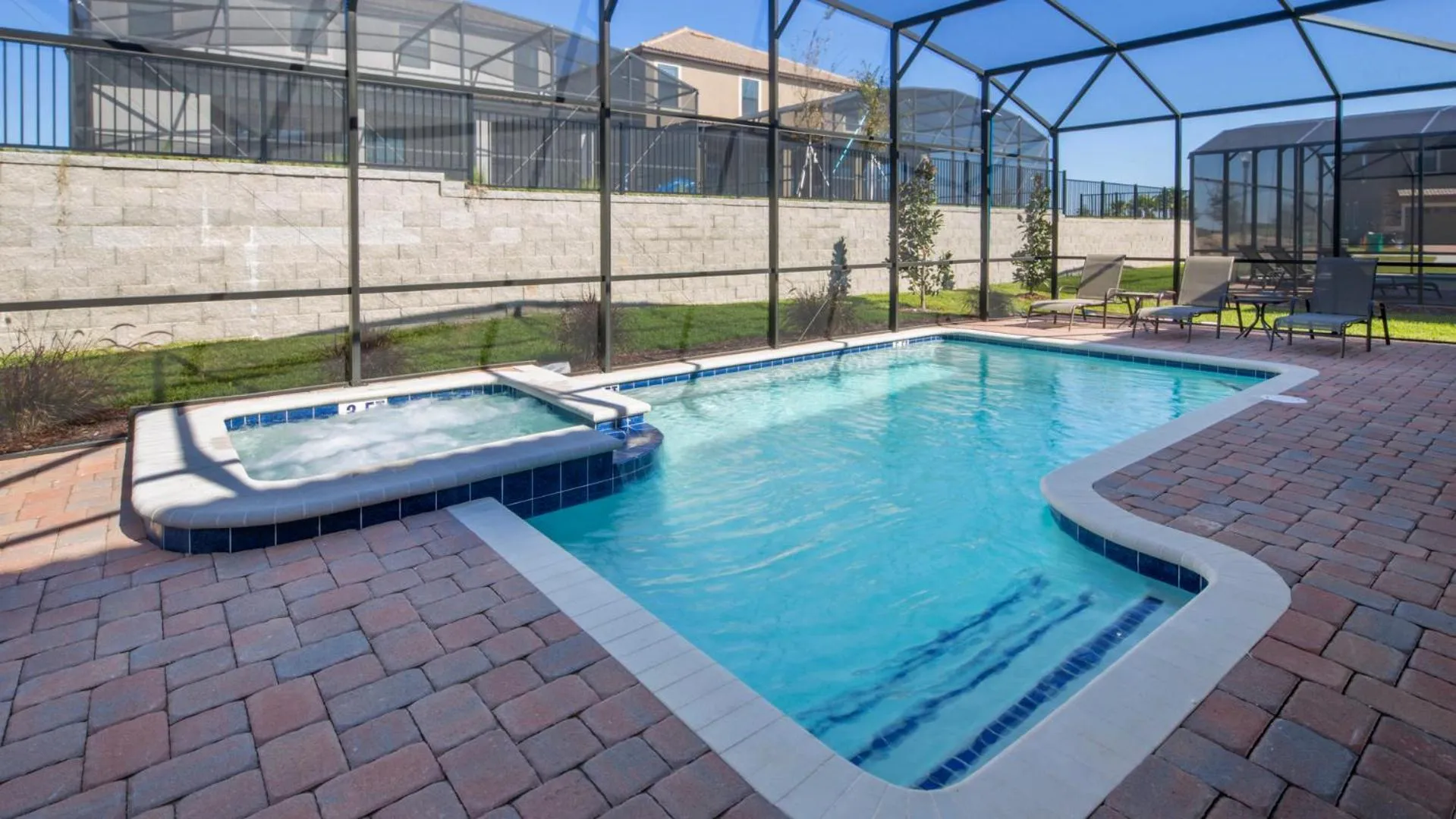 Swimming pool in Mickeys Hideaway - 5 bed ChampionsGate pool home