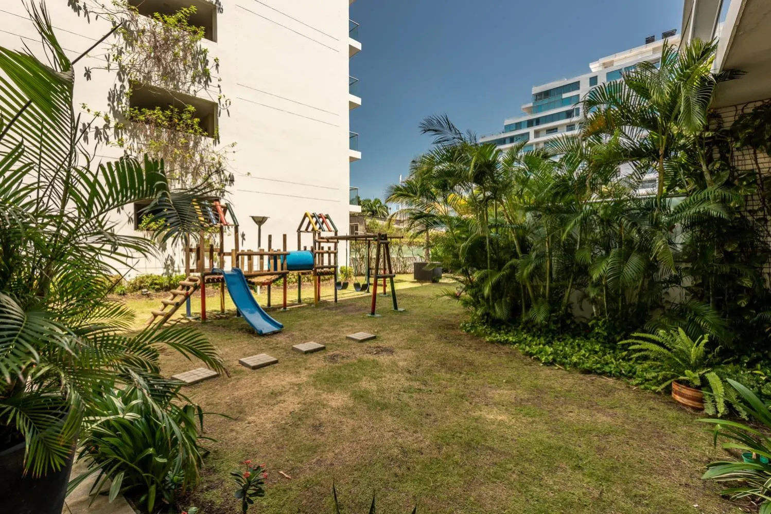 Children play ground in Edificio Morros Vitri Lujo con Panorama
