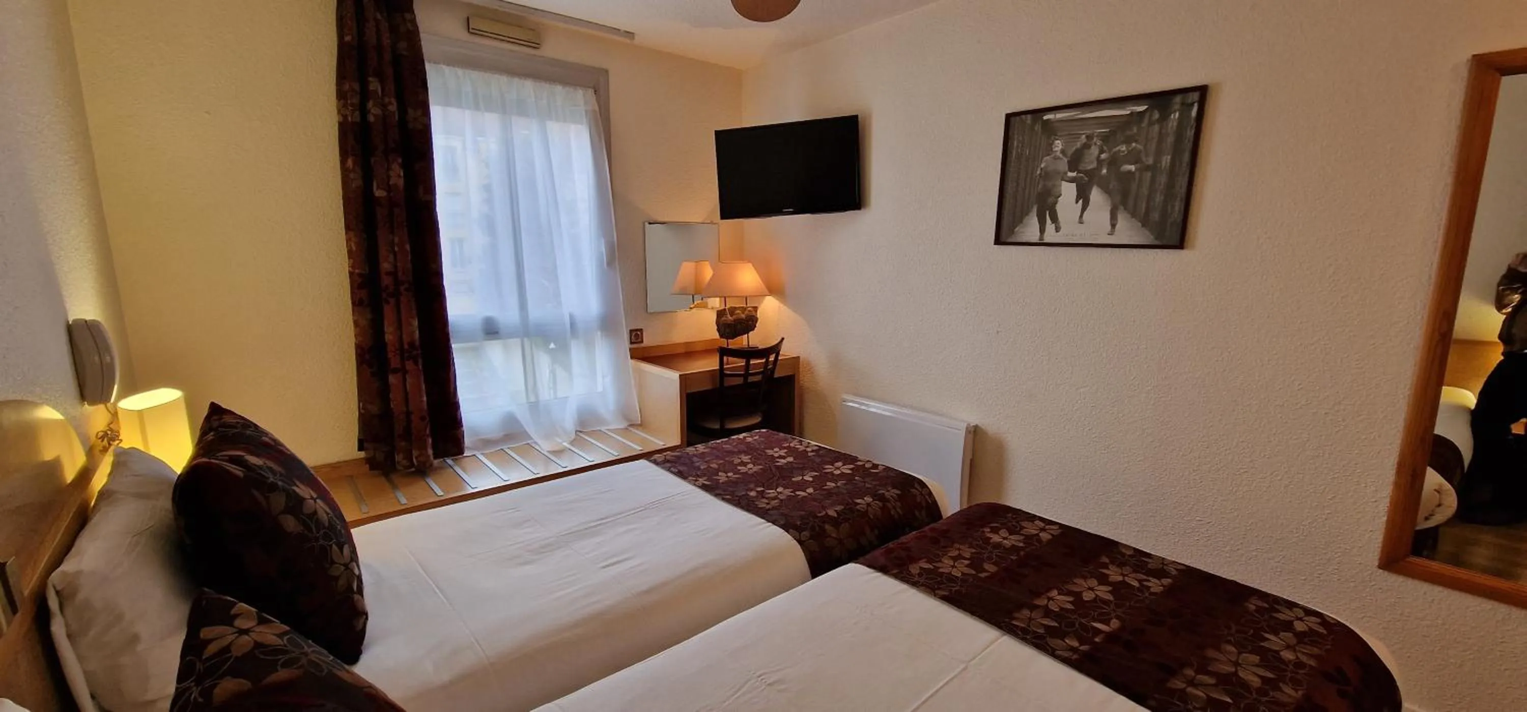 Bed in Kyriad Direct Arpajon