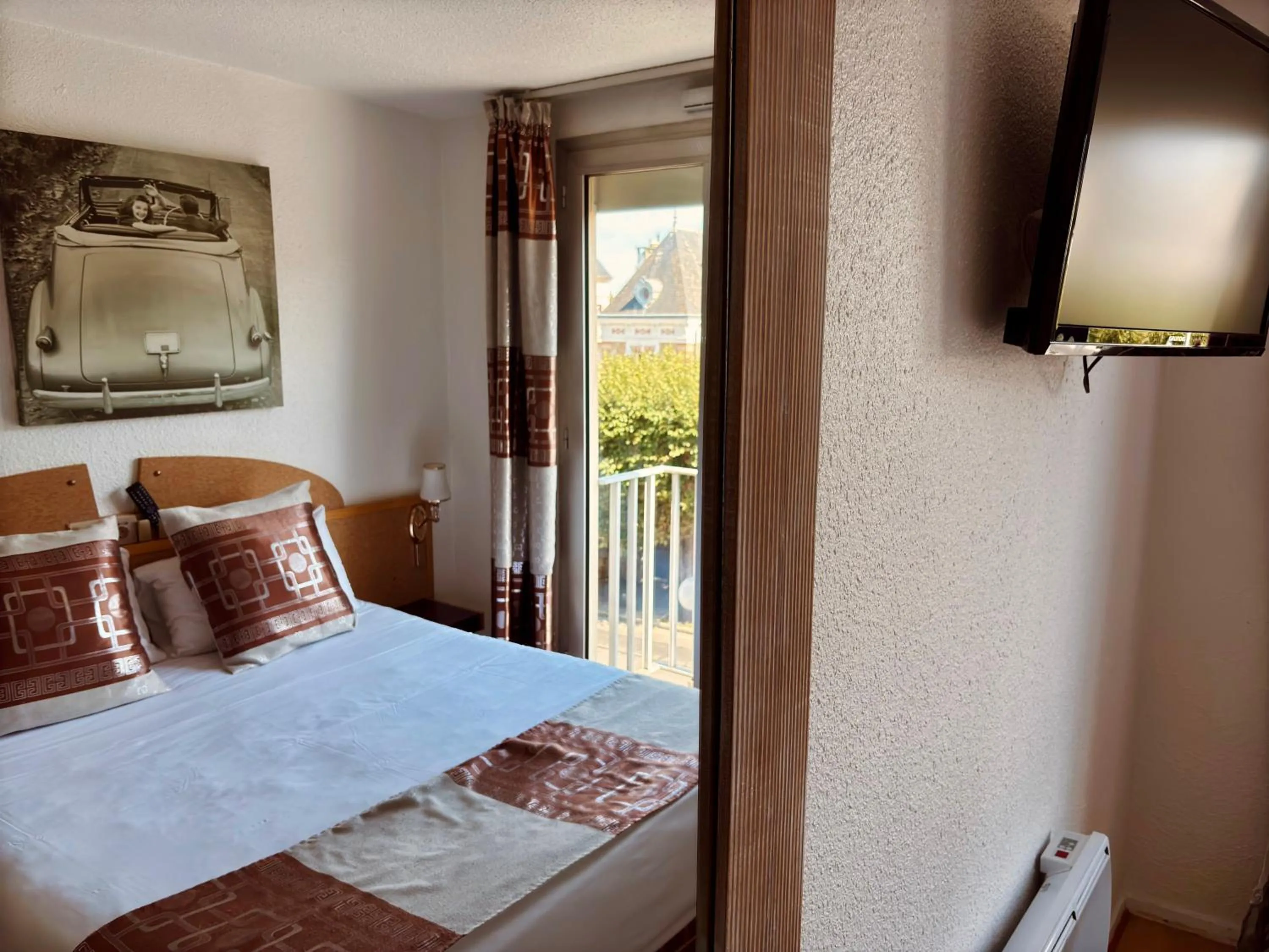 Bedroom, Bed in Kyriad Direct Arpajon