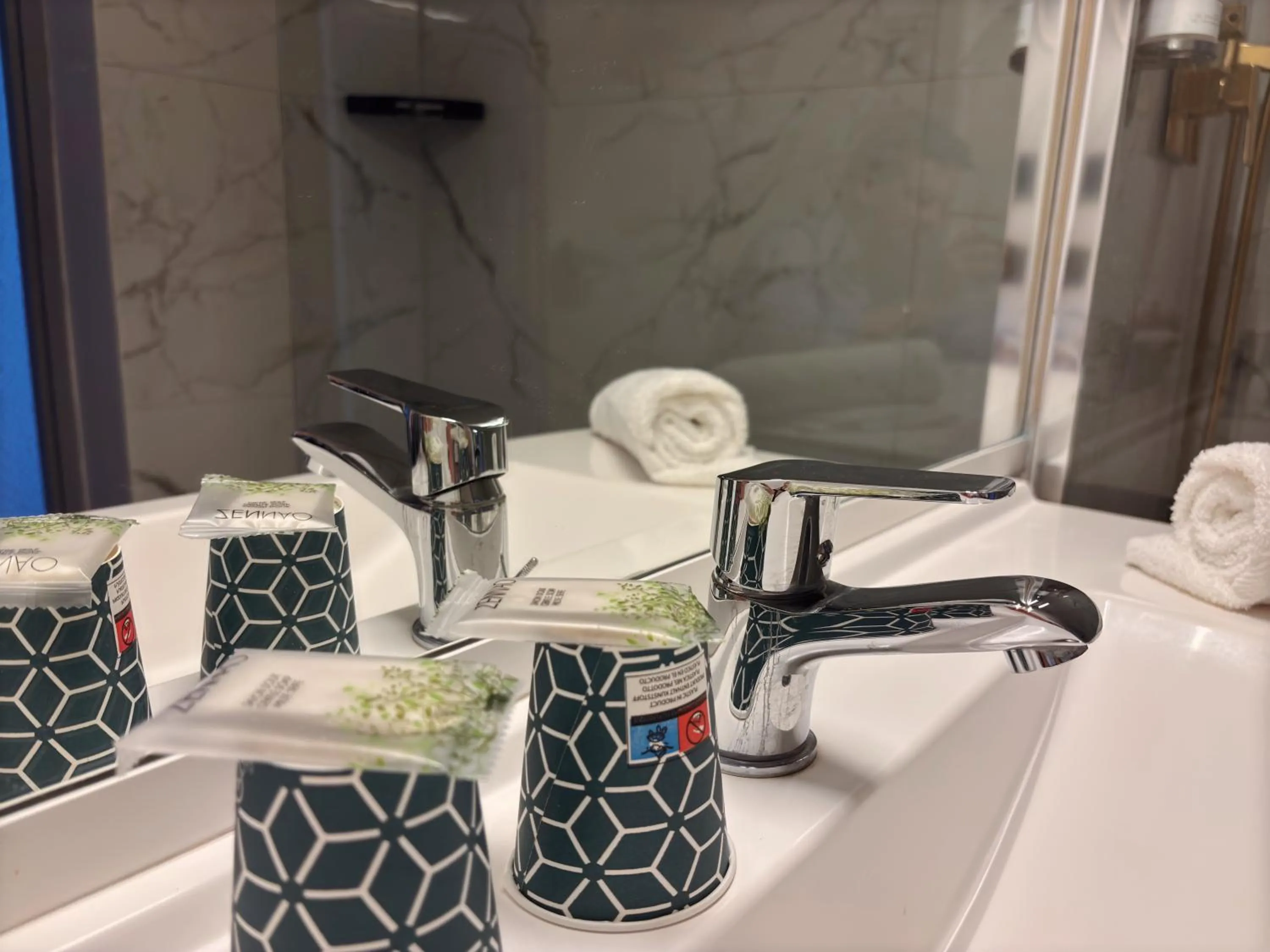 Bathroom in Kyriad Direct Arpajon