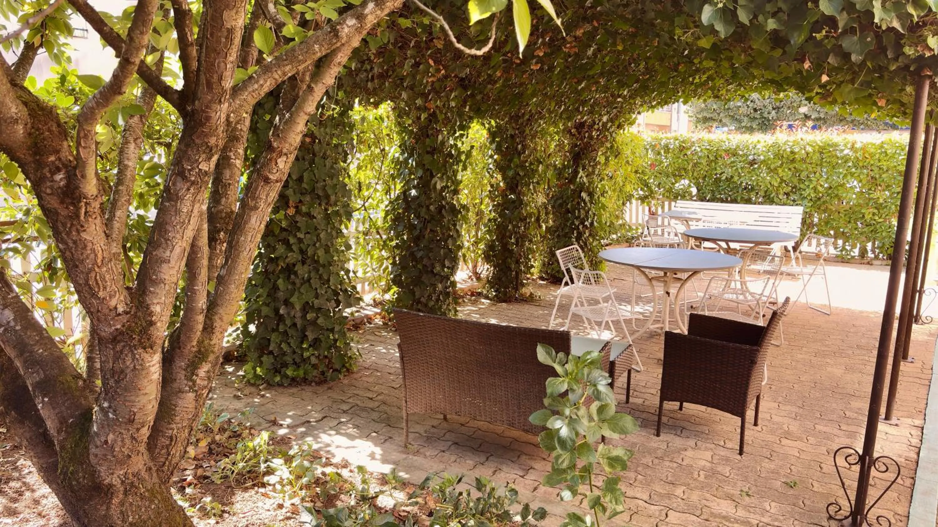 Garden in Kyriad Direct Arpajon