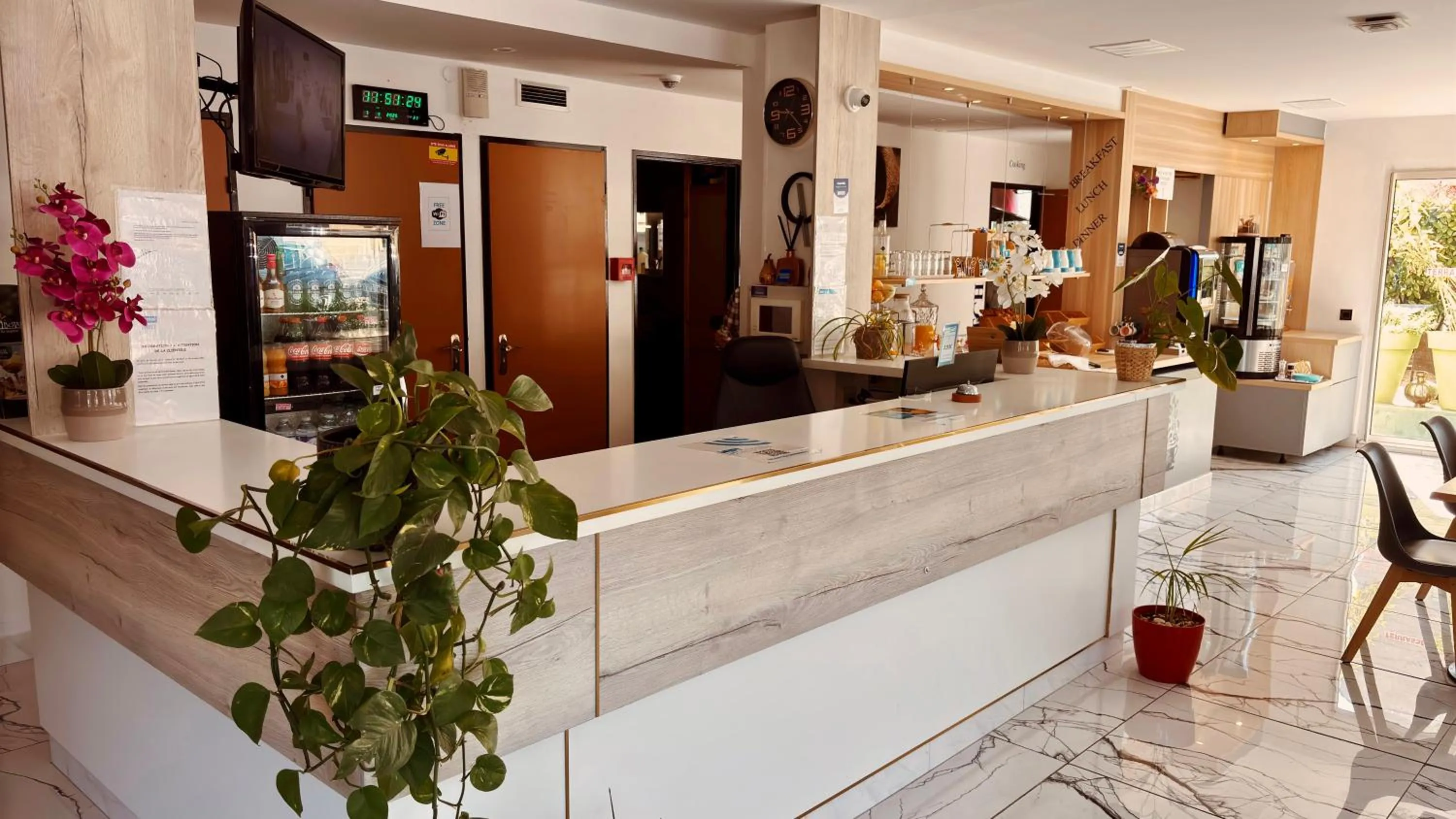 Property building in Kyriad Direct Arpajon