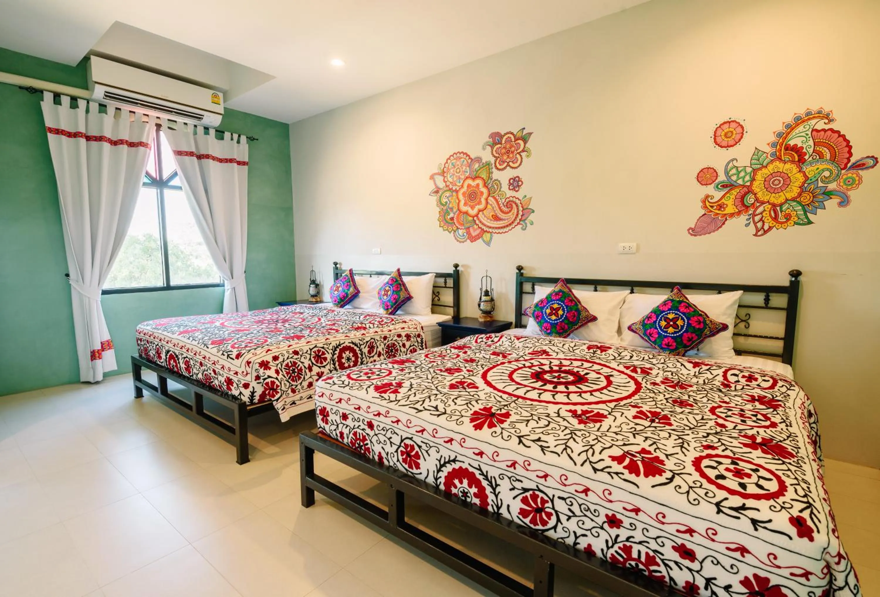 Bed in La Reina Maroc Hotel ปากช่อง เขาใหญ่